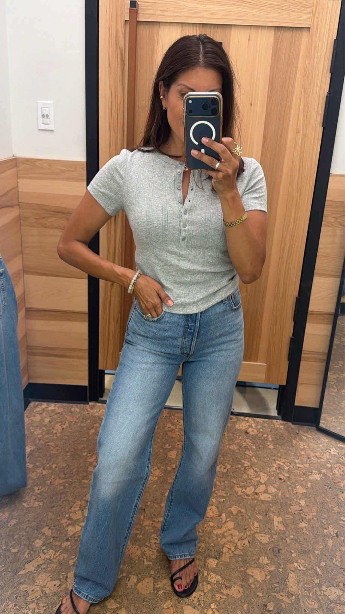 Jeans that make my legs look long! 
@levi wearing 25 
Tee size xs 

Fall fashion over 50