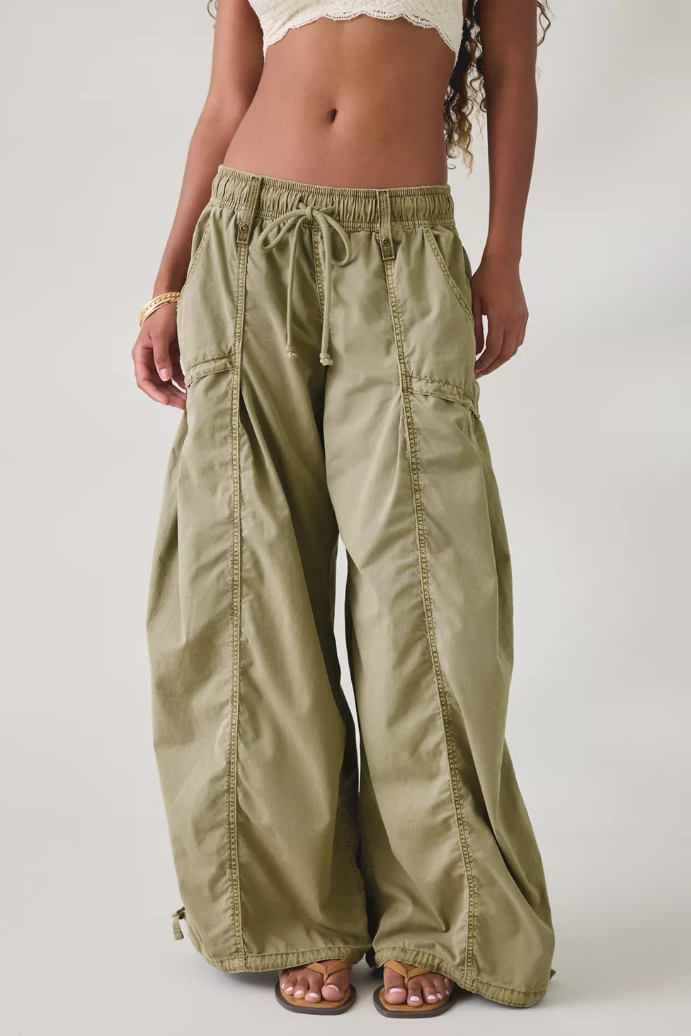 BDG Sunridge Mid-Rise Cargo Balloon Pants | Urban Outfitters (US and RoW)