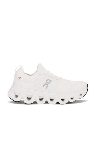 On Cloudswift 4 Sneaker in White - White. Size 7.5 (also in 10, 5, 6.5, 7, 8, 8.5, 9, 9.5). | FWRD 