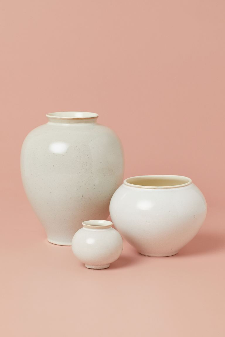 Small ceramic vase | H&M (UK, MY, IN, SG, PH, TW, HK)