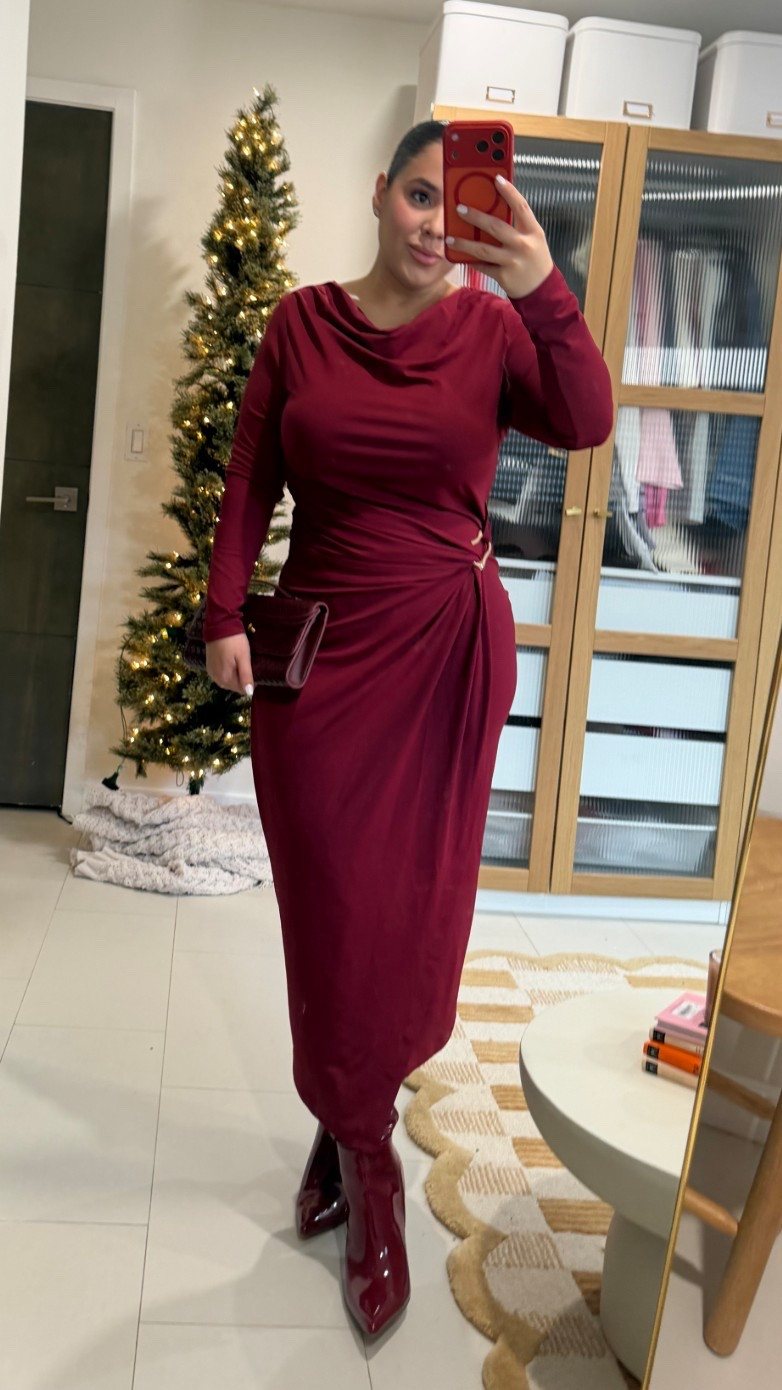 The most stunning holiday burgundy maxi dress! Wearing size L

#LTKHoliday #LTKootd #LTKMidsize