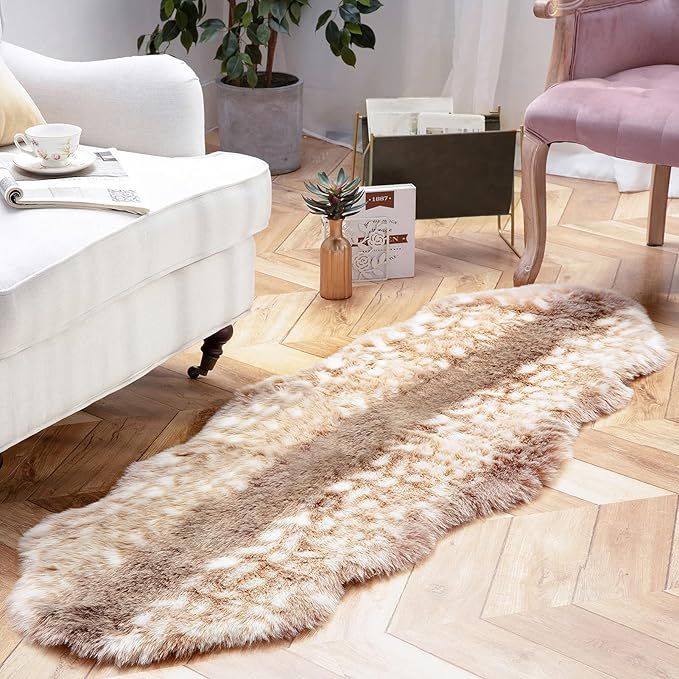 Phantoscope Faux Fur Rug, Fluffy Soft Faux Fox Fur Area Rugs for Bedroom Livingroom Kids Room Dec... | Amazon (US)