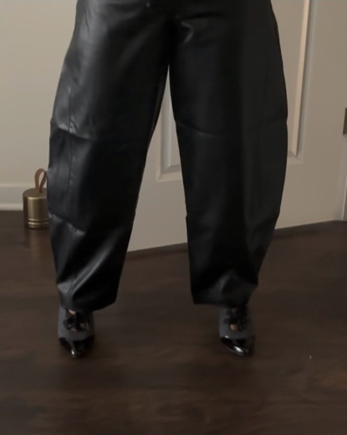 Leather, fall’s favorite fabric in a silhouette here to stay!
#barrelleg

#LTKStyleTip #LTKSeasonal #LTKSaleAlert