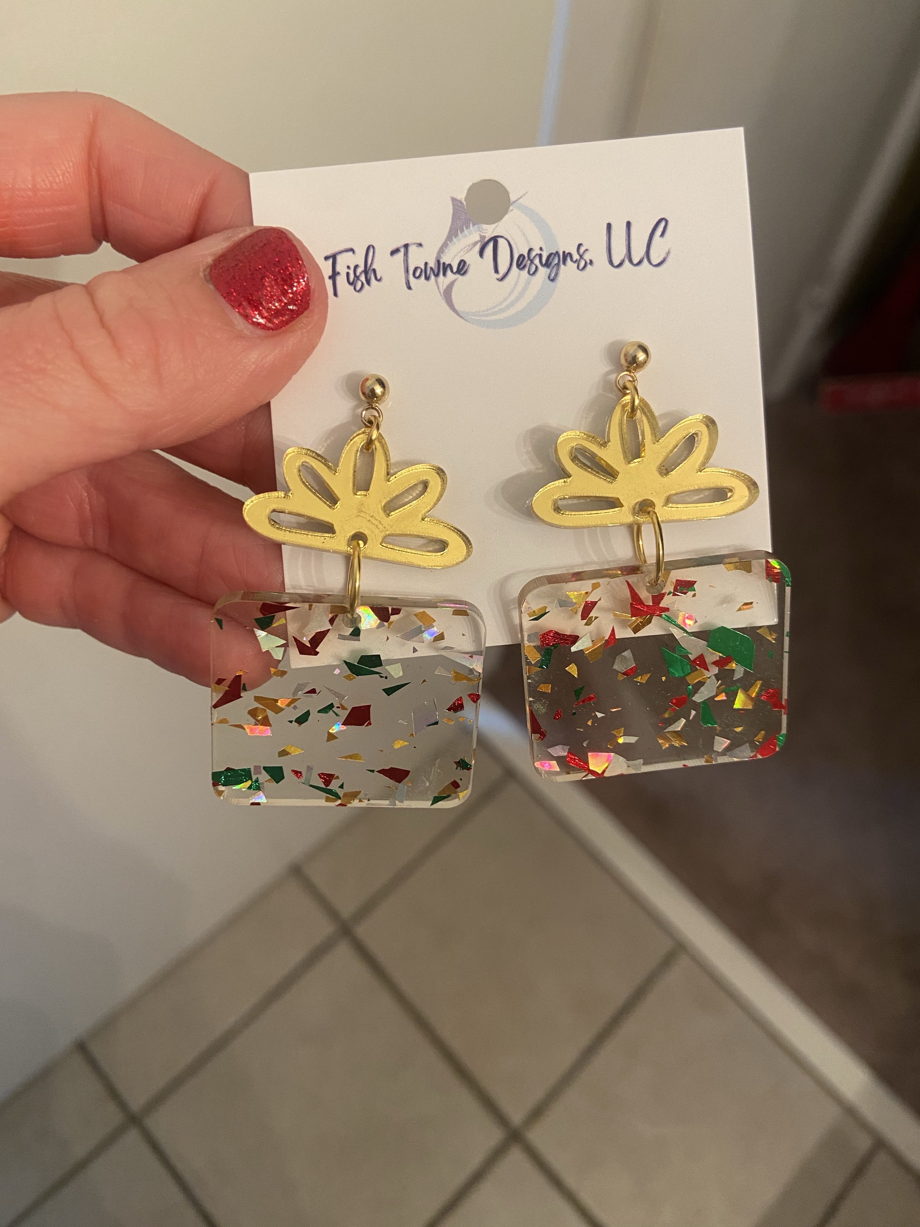Under $15 - These present earrings make a great gift or just an extra treat for yourself.  They’re perfect for the holidays or your birthday celebration. 

#etsy #giftforher #giftunder20 #earrings #budgetfriendly 


#LTKHoliday #LTKFindsUnder50 #LTKGiftGuide
