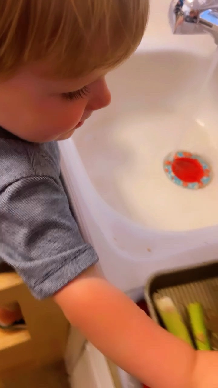 sweetest little kitchen helper - washin’ the asparagus 🌱 he was so proud of himself 🥹

#LTKhome #LTKfamily #LTKbaby