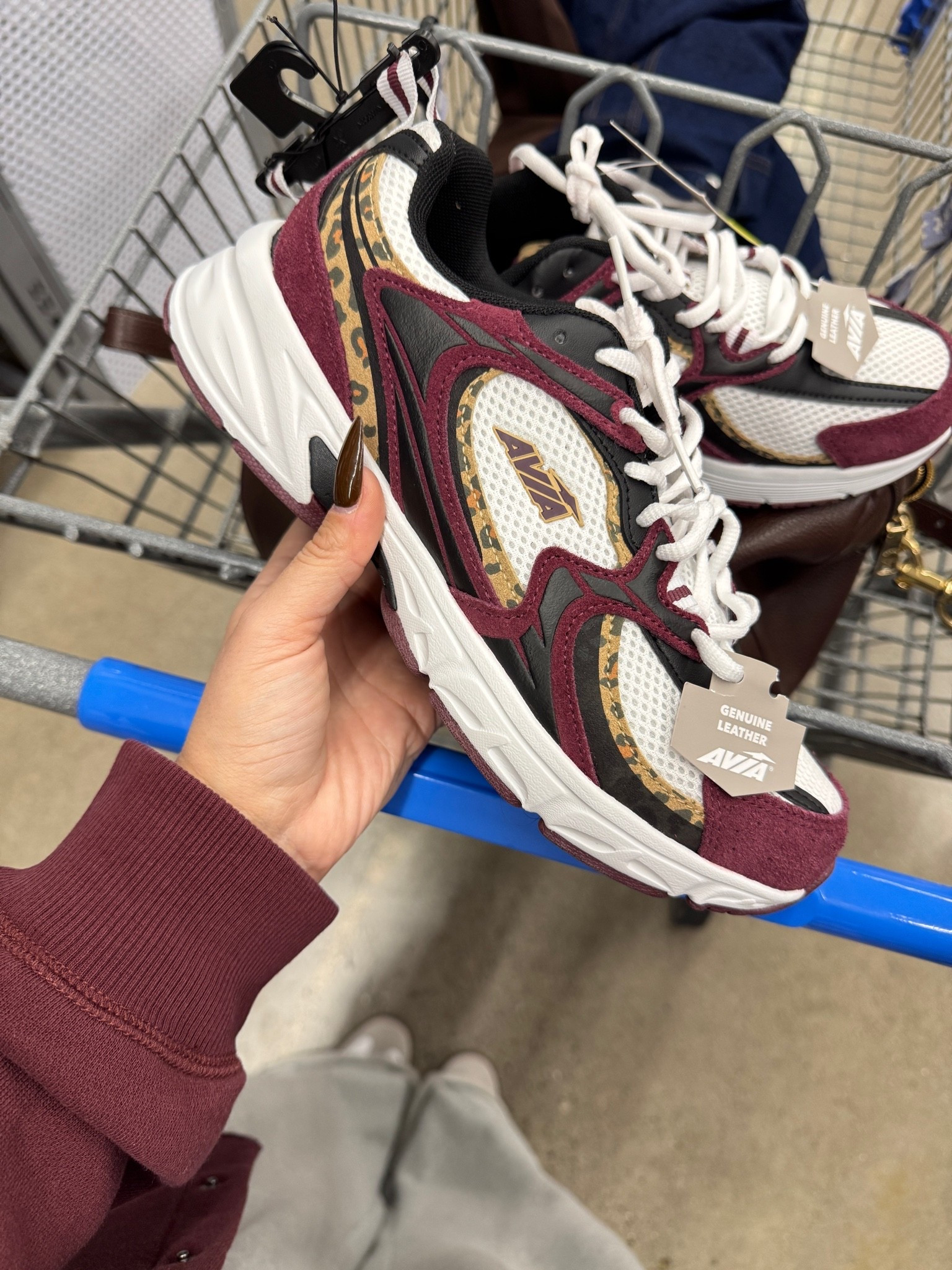 Selling out fast !!! Few sizes left.
#walmart 😍
