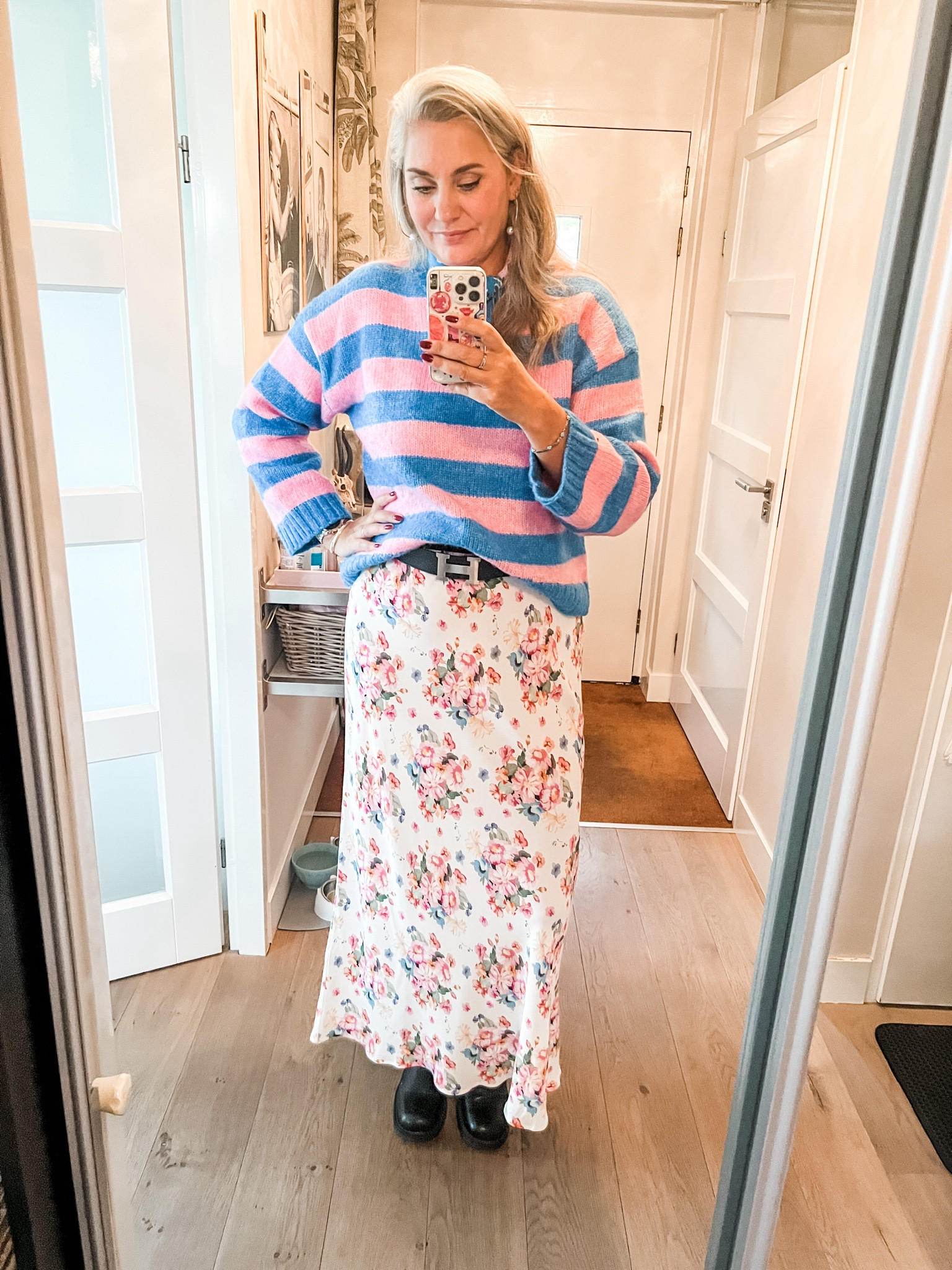 Ootd - Tuesday. Blue and pink striped sweater (Monki, last year), floral H&M maxi skirt, biker boots (van Haren, last year), leather belt (market), pearl hoop earrings, paisley bandana. 



#LTKautumn #LTKeurope #LTKstyletip