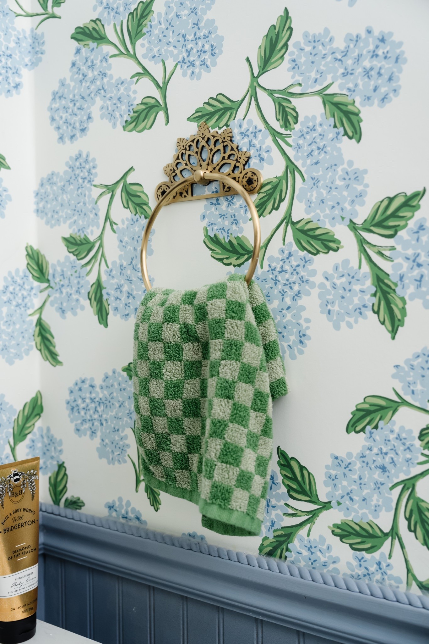 Powder bathroom detaiStar

#LTKHome #LTKSaleAlert