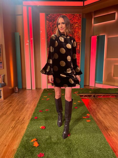 Another Thursday on The Morning show 📺 wearing a lovely velvet dress with ruffled sleeves and a pair of croc embossed leather boots 

#styleinspo #outfitinspo #falloutfit #falllook #boots #ootd #chic