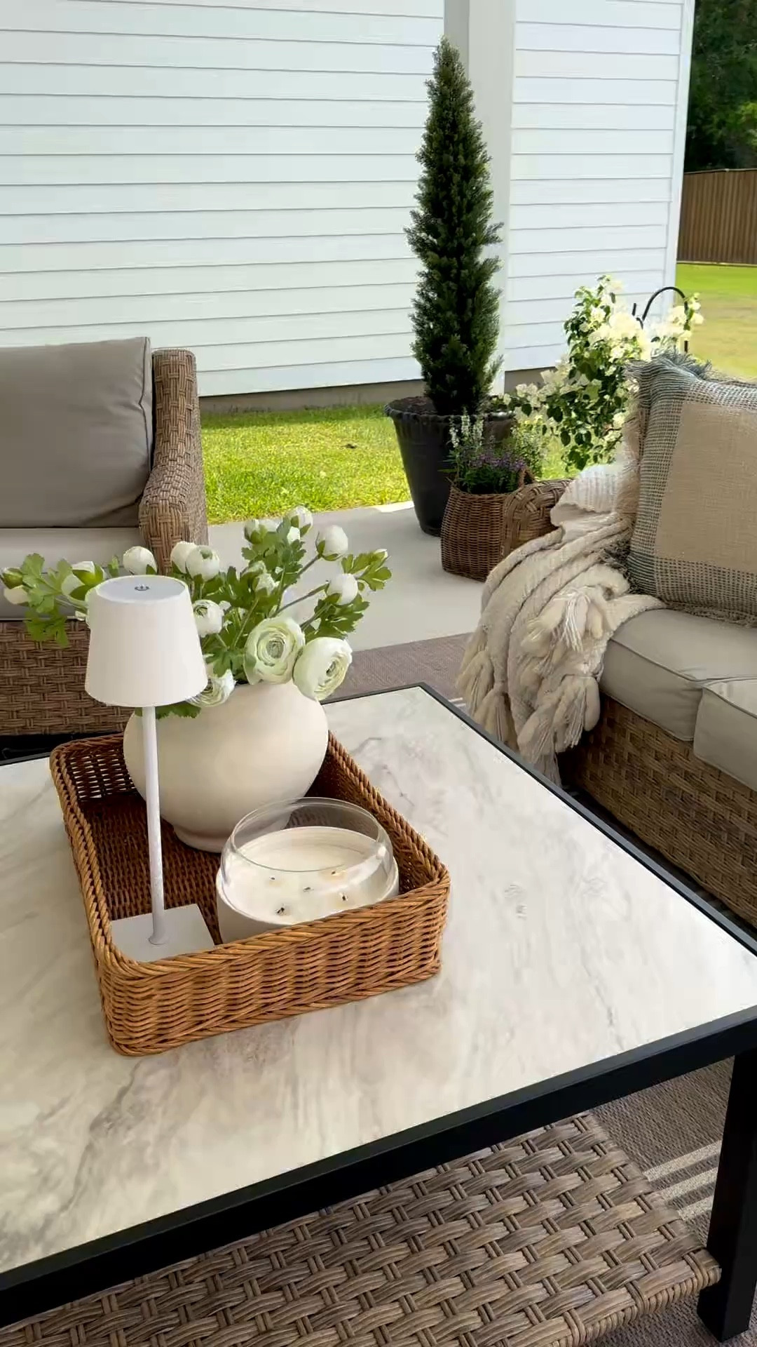 Create a charmed veranda… right at home 🌿✨
All it takes is layered textures, cozy seating, and a mix of real + faux greenery to bring it to life.
Lanterns for ambiance, pillows for comfort, and a citronella candle to keep it practical 🕯️
It’s giving slow evenings, fresh air, and your favorite spot to unwind 🤍
