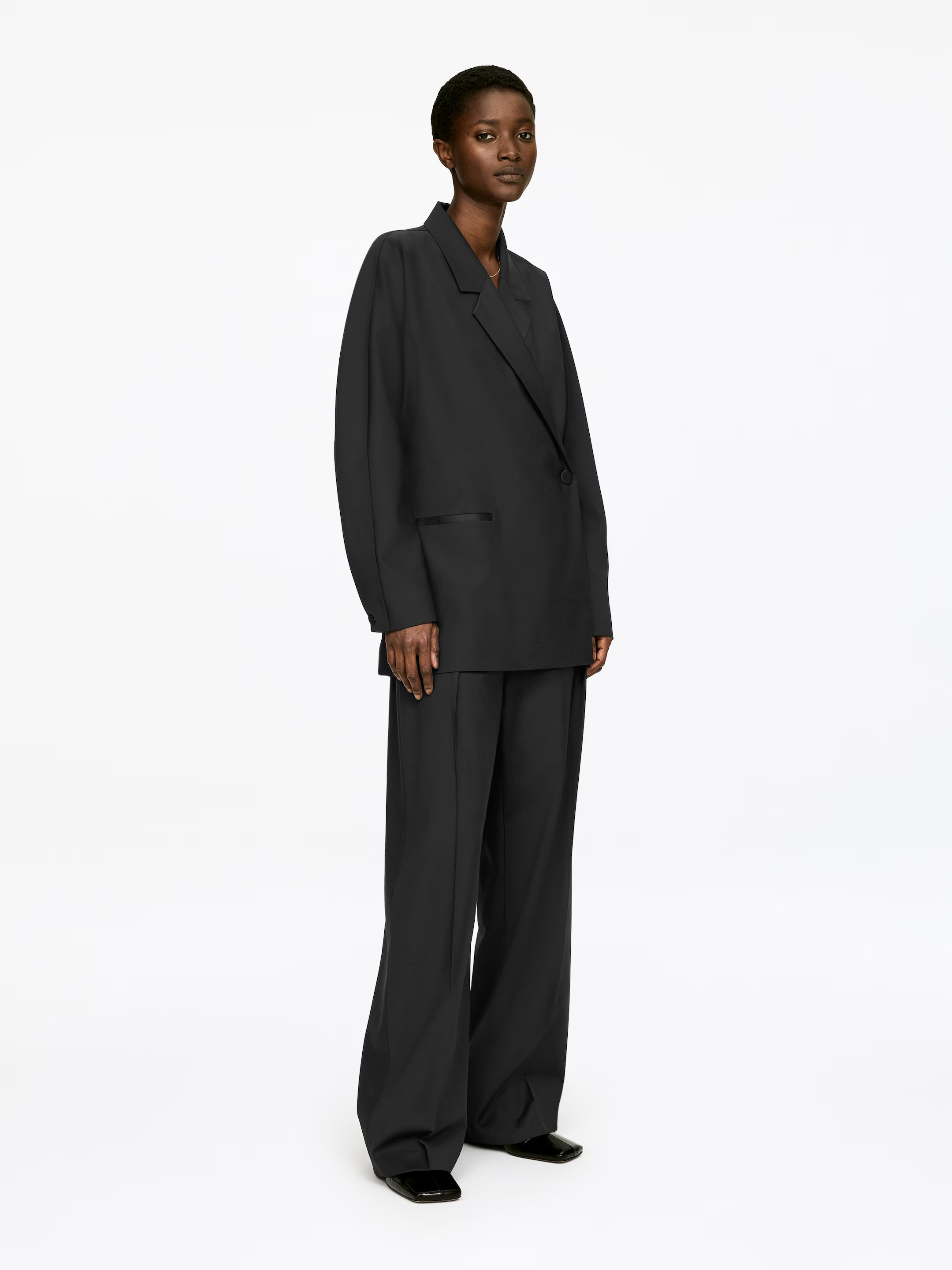 Tuxedo Blazer | H&M (UK, MY, IN, SG, PH, TW, HK)