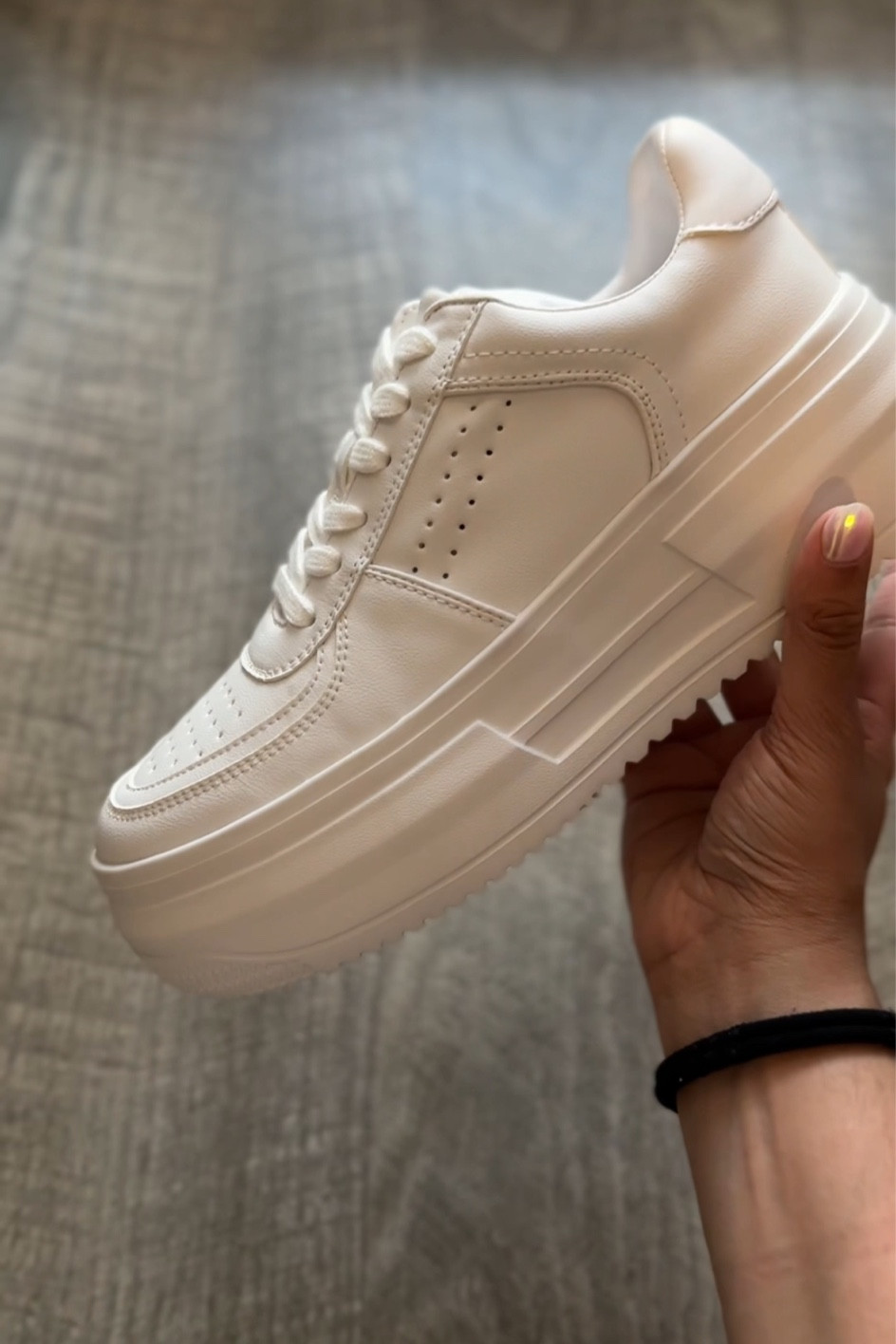 perfect basic white sneaker for under $50! 

white sneaks. white sneakers. basics. minimalist wardrobe. capsule wardrobe. 

#LTKcurves #LTKsalealert #LTKshoecrush