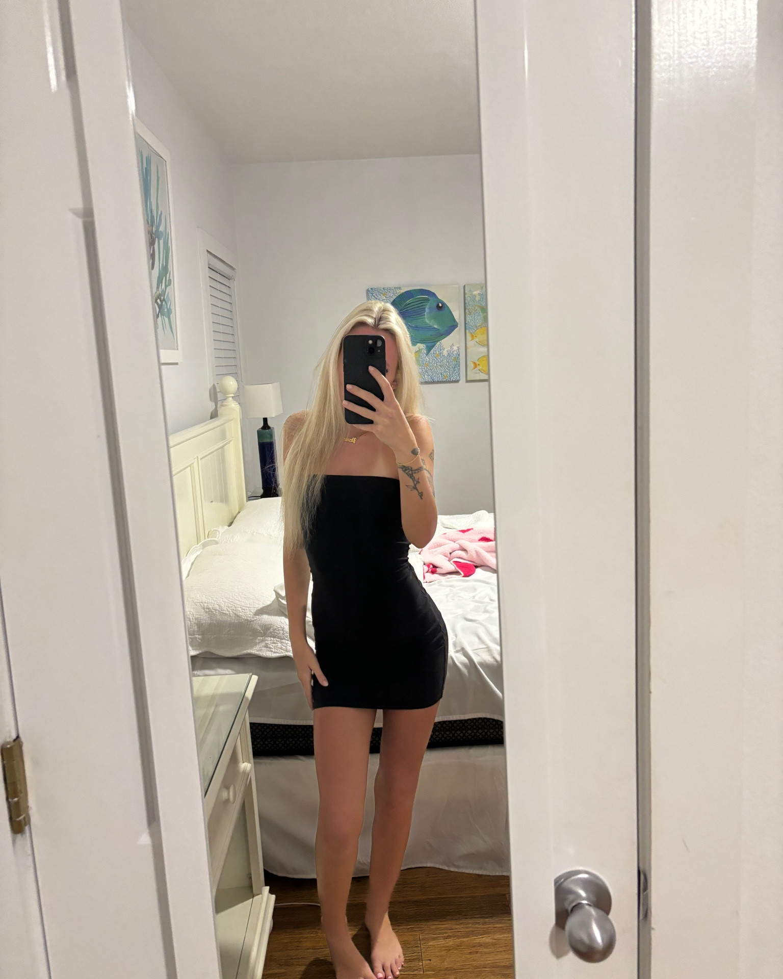 everyone needs a little black dress 🖤