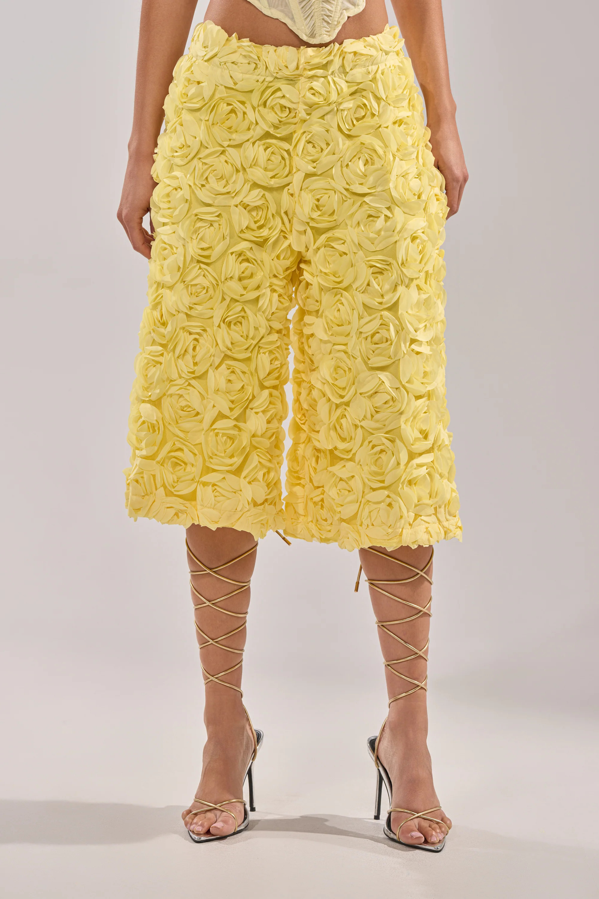 ROSE PETAL BERMUDA SHORT | AKIRA