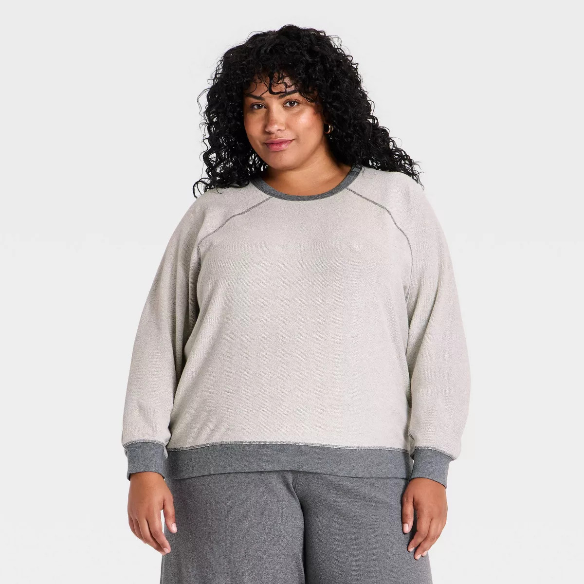 Women's Raglan Sweatshirt - Universal Thread\u2122 Heather Gray XXL | Target
