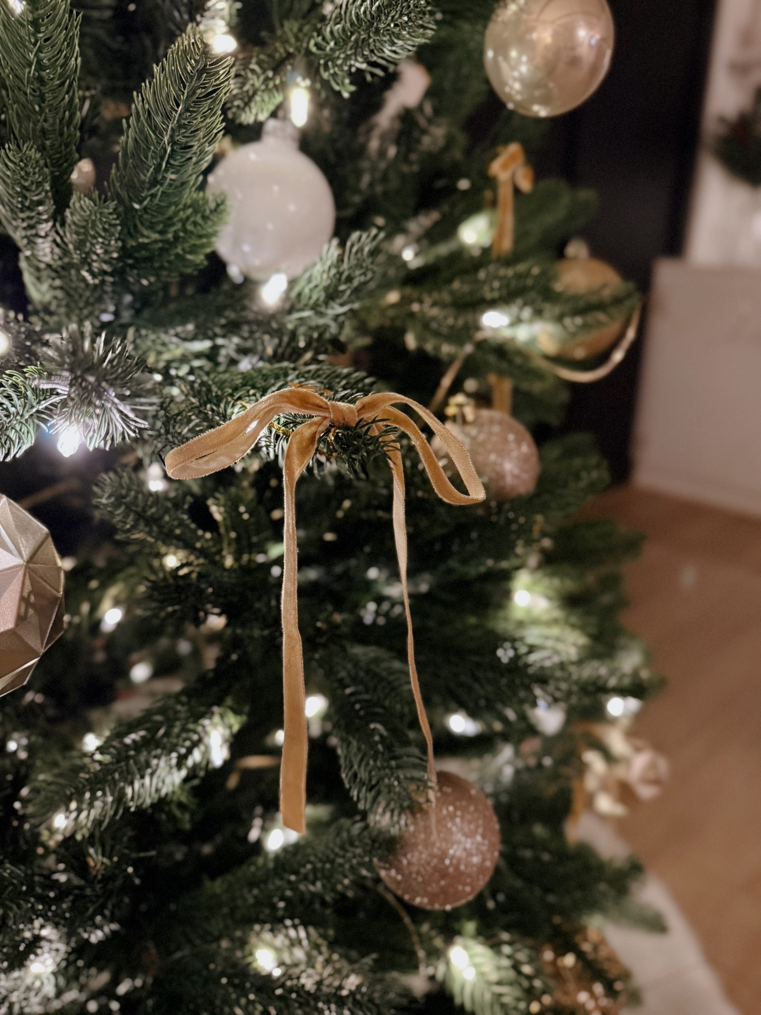 Christmas tree bows

Christmas decor | Christmas tree | holiday decor 

#LTKHome #LTKHoliday