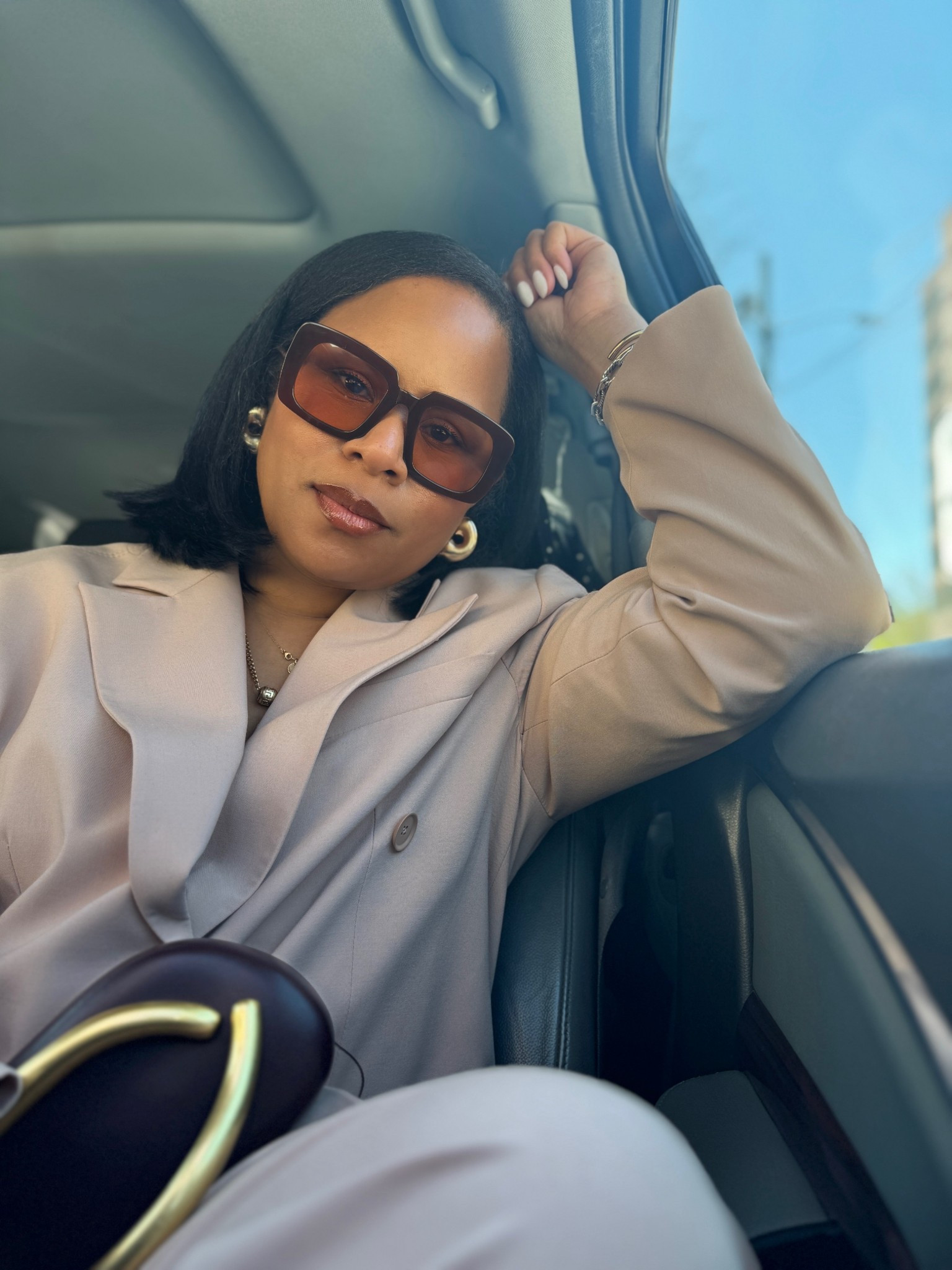 Spring fit. Zara #zara 

Jacket/Blazer: 5247/764/622
Pants: 3067/411/622 
Bag: 6295/410/623

#elisajohnson 

#LTKStyleTip #LTKSaleAlert #LTKOver40