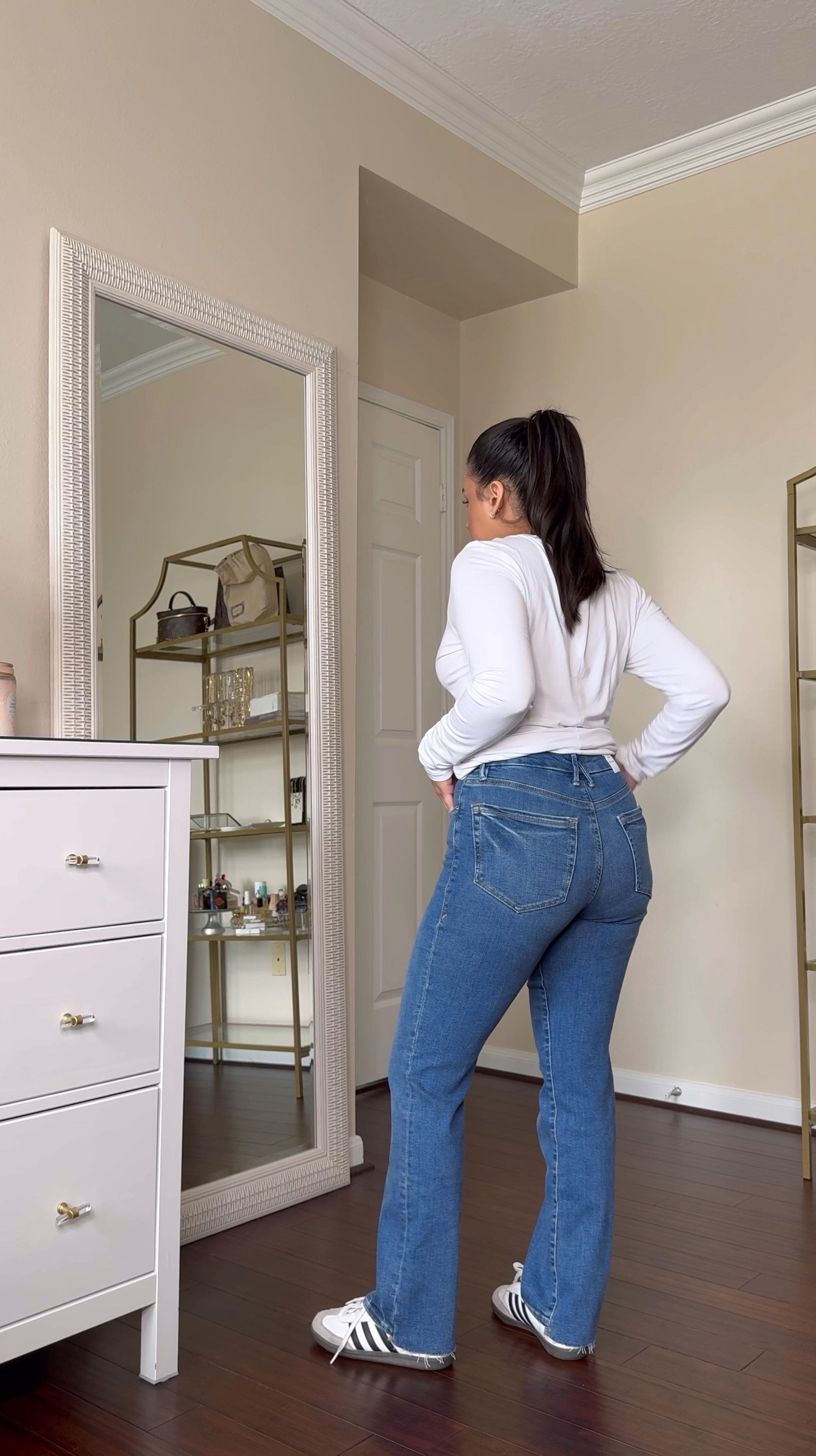 Nordstrom anniversary sale must haves 
Good American dark wash straight leg jeans: 4 
Kut from the kloth light wash straight leg jeans: 4 
White long sleeve top: medium 
Adidas samba sneakers: 4.5 men / 5.5 women 

#LTKSaleAlert #LTKxNSale #LTKFindsUnder100