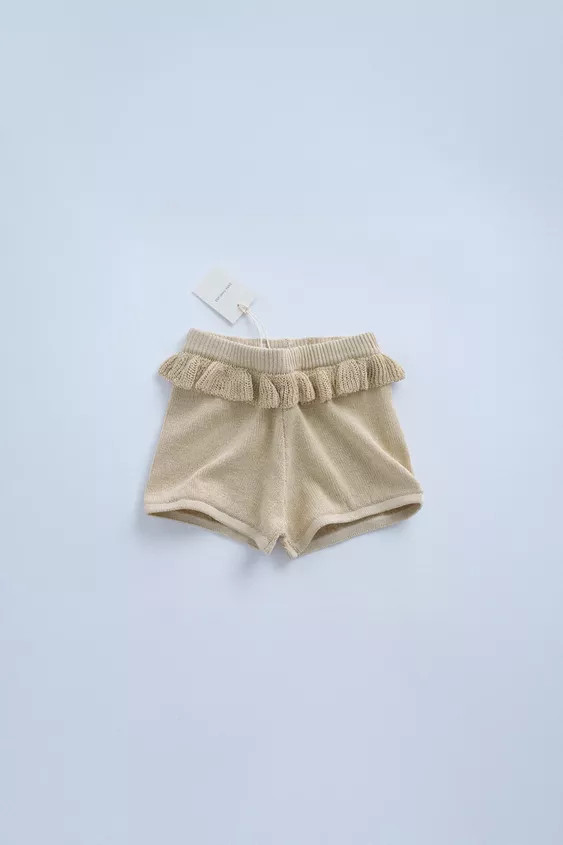 An enhanced experience.Check it out in the app. | Zara US