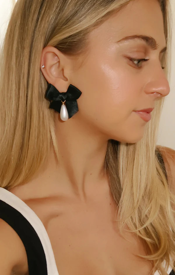 Petit Moments Bow Drop Pearl Earrings ~ Black | Show Me Your Mumu