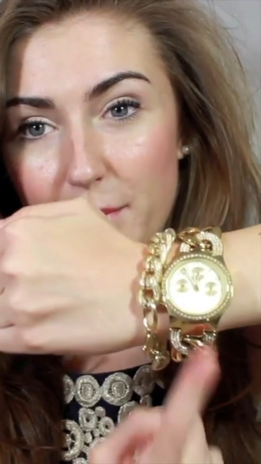 What can I say? I’ve always been a @michaelkors girl ‼️‼️ NYC!!! What are you doing this Sunday 1-3pm?  I’m hosting a meetup to shop for Mother’s Day!!!

Where: Michael Kors Rockefeller Center on 5th Ave

When: Sunday, May 4th 1 - 3PM.
 
You know I’m not one to resist a shopping date, can’t wait to meet you all #mkpartner #michaelkors 