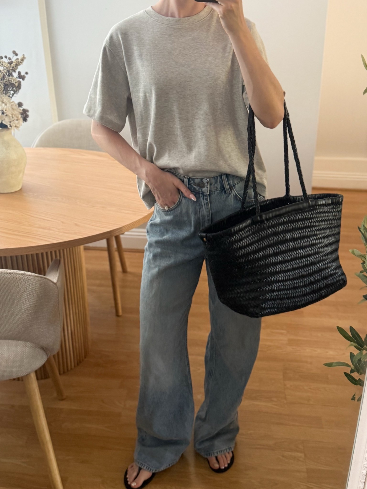 Everyday basics 👏 

Wat the brand, classic tee, light denim jeans, black tote bag, transitional season

#LTKuk #LTKautumn