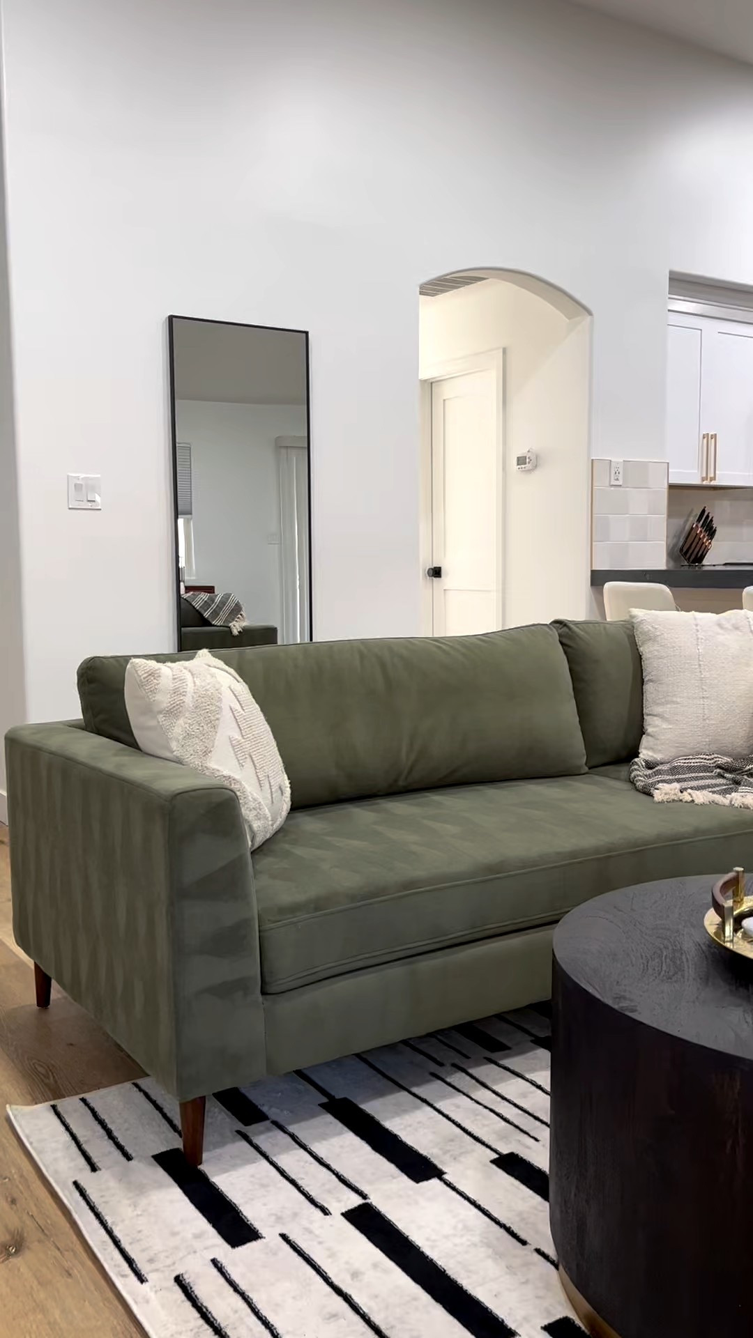 Green velvet couch

#LTKHome