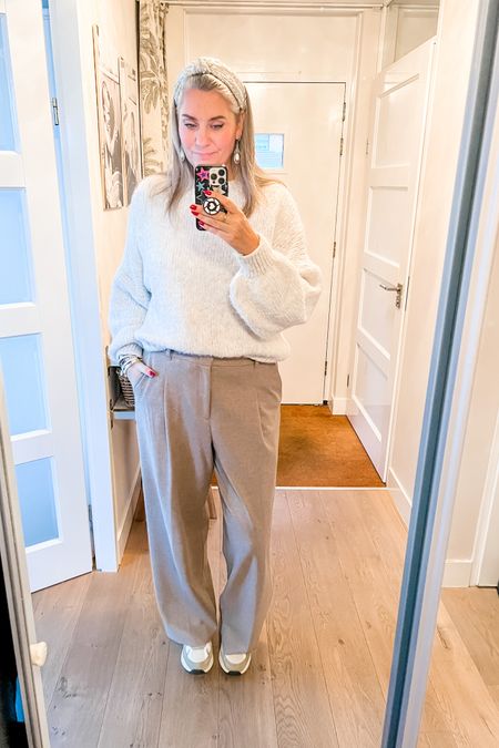 Ootd - Wednesday

Beautiful soft wide legged trousers from Uniqlo x Comptoir des Cotonniers paired with a supima cotton t-shirt and soft and fluffy jumper with balloon sleeves. Dad sneakers from Scapino and can’t be linked here but you can find them in my November link highlight on Instagram. 



#LTKstyletip #LTKworkwear #LTKover40