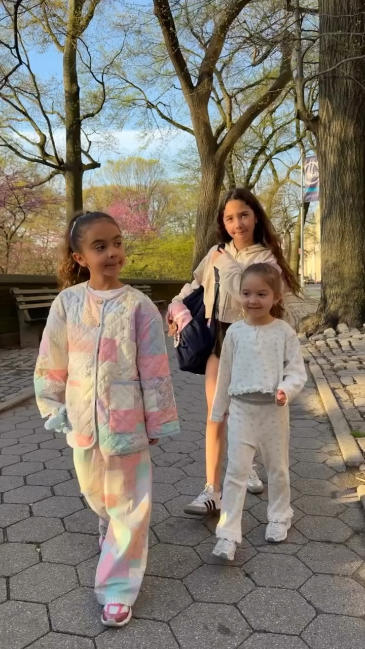 The girls’ looks on this warm spring day! 