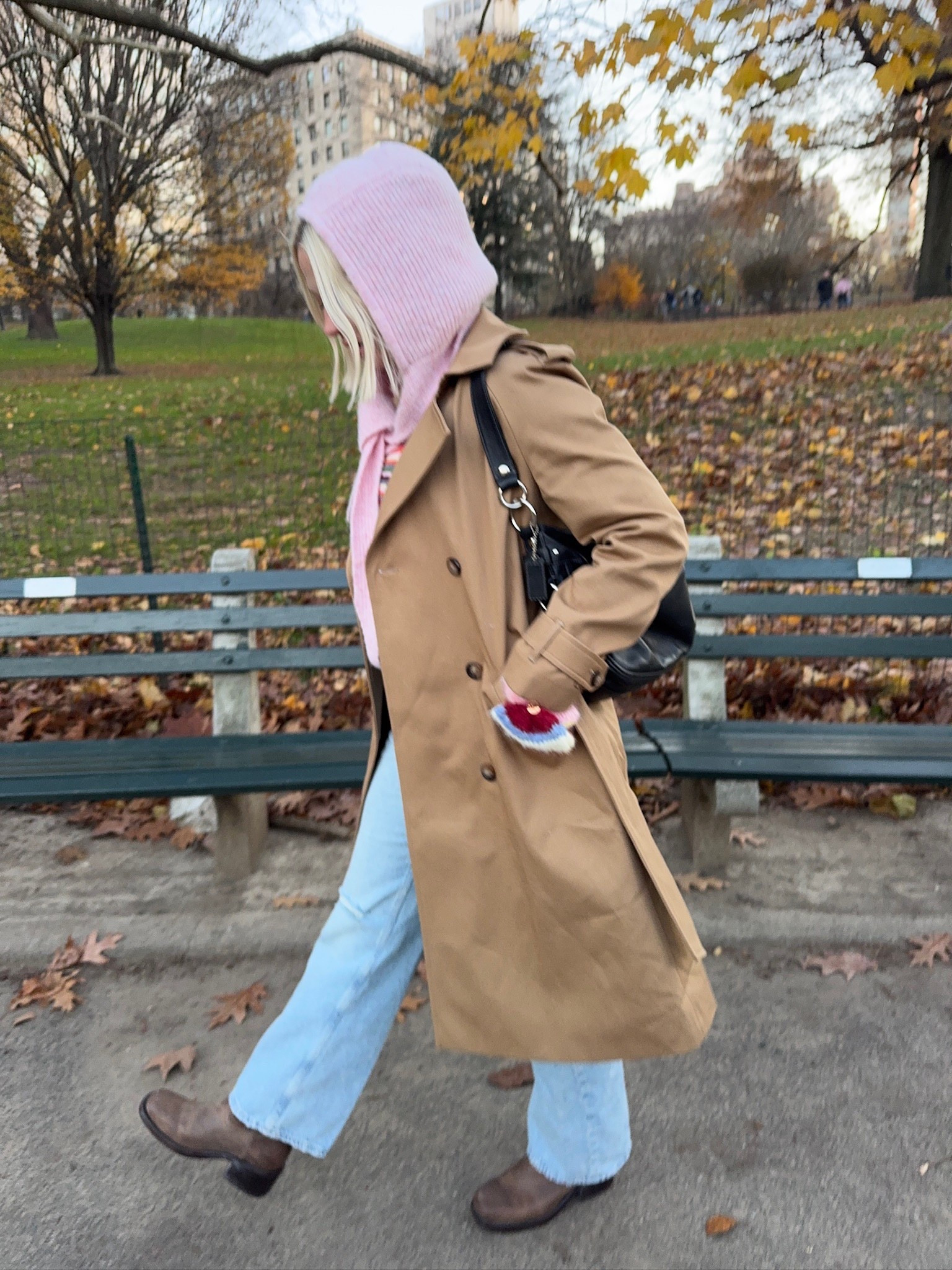 winter walks 🩵🧸❄️

#LTKGiftGuide #LTKHoliday #LTKdayinmylife