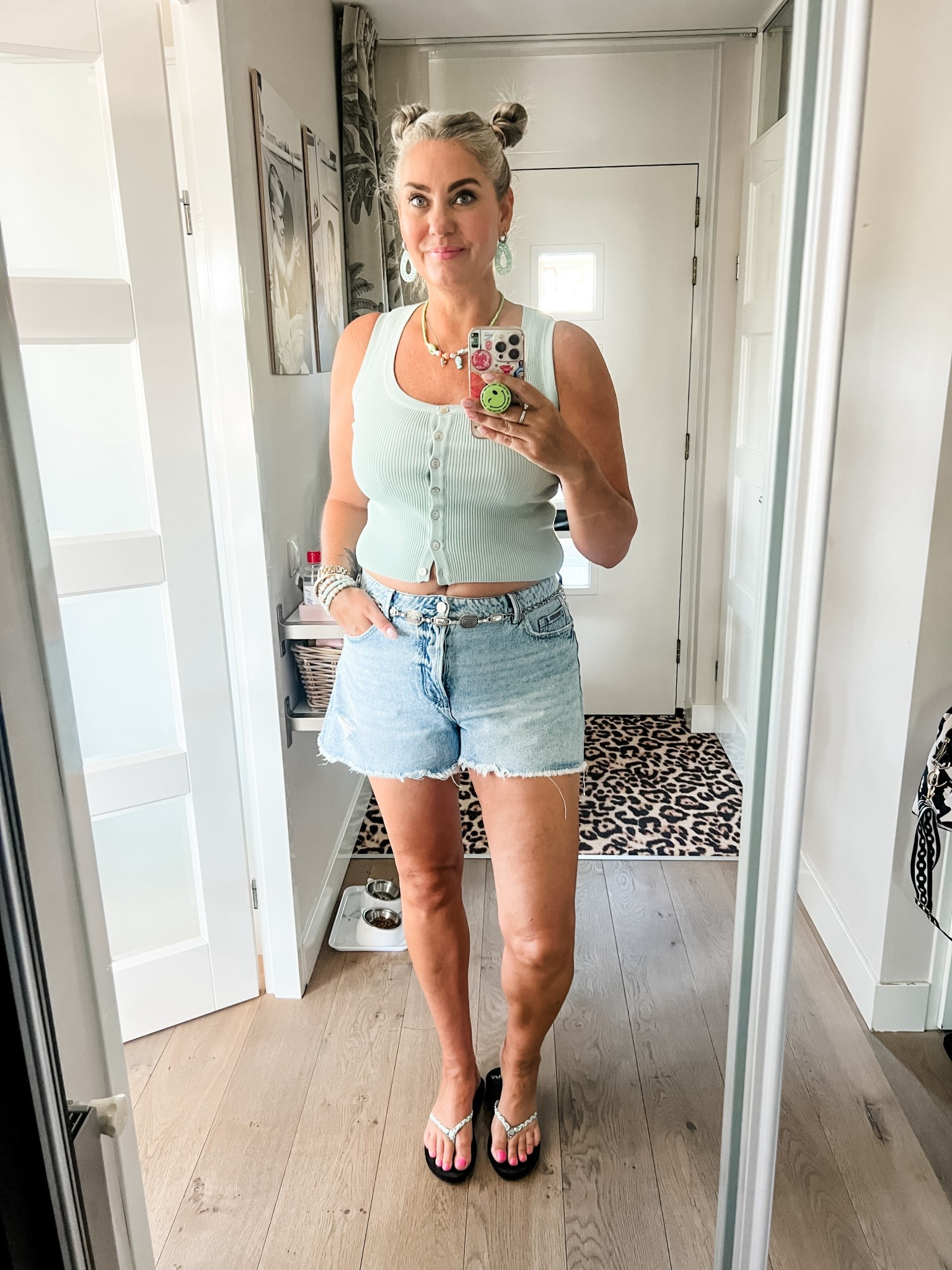 Ootd - Tuesday. Home office day and the warmest 1st of July since ever. A button down knitted turquoise tank top (M) paired with cut off denim shorts (44), silver chain belt (Norah) and Reef flip flops. 



#LTKnederlands #LTKsummer #LTKeurope