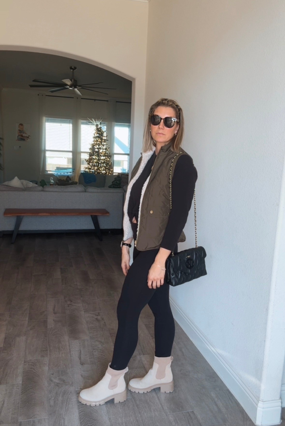 Casual school pick up outfit 

#LTKmorningroutine #LTKgrwm #LTKdayinmylife