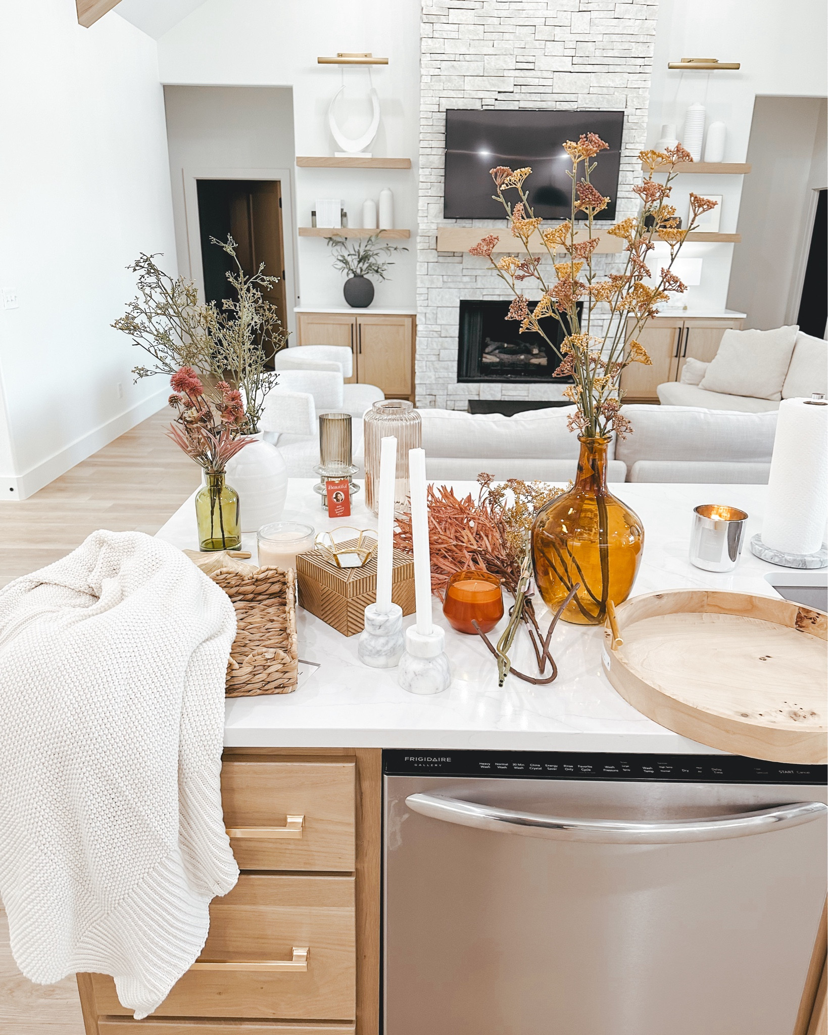 I hit the jackpot shopping on @Walmart for fall decor this year! #Walmartpartner Shop my post to see all my great finds! 

#LTKHome #LTKFallSale #LTKFindsUnder50