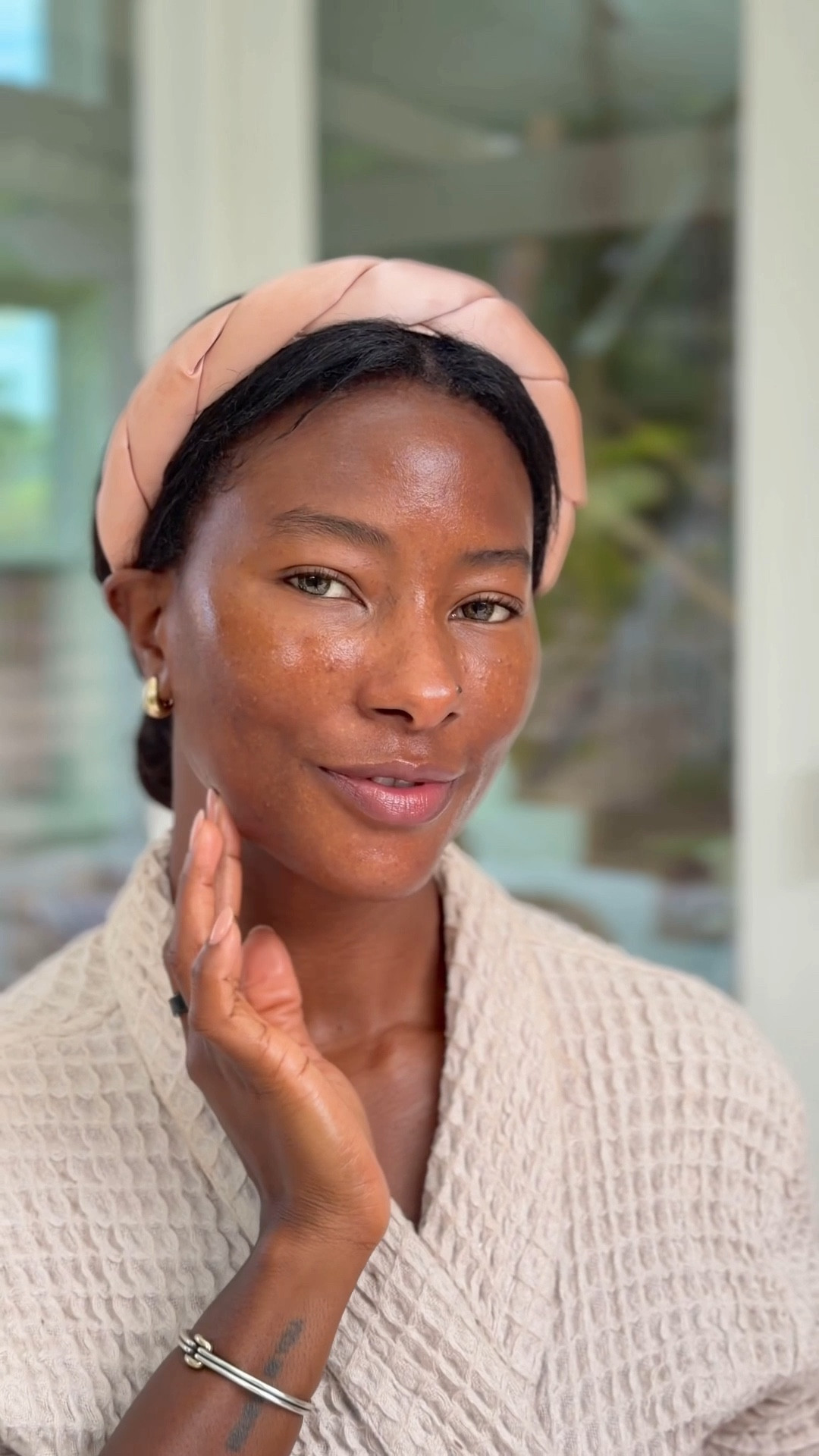 #ad My current skin routine featuring @ThayersBlemish Clearing, Pore Refining, and AHA Pads the ones I’ve been reaching for when my skin starts acting up. All from @Target.

#ThayersPartner #TargetPartner #targetstyle #target