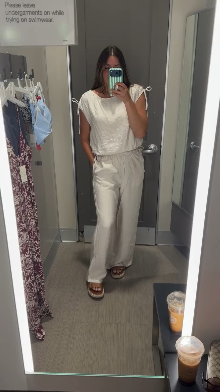 Target finds are 🔥🔥 comment SHOP for all my recent favorites ❤️ 

#casualstyle #lifeandstyleblogger #momstyle #summerstyle #summerfashion
