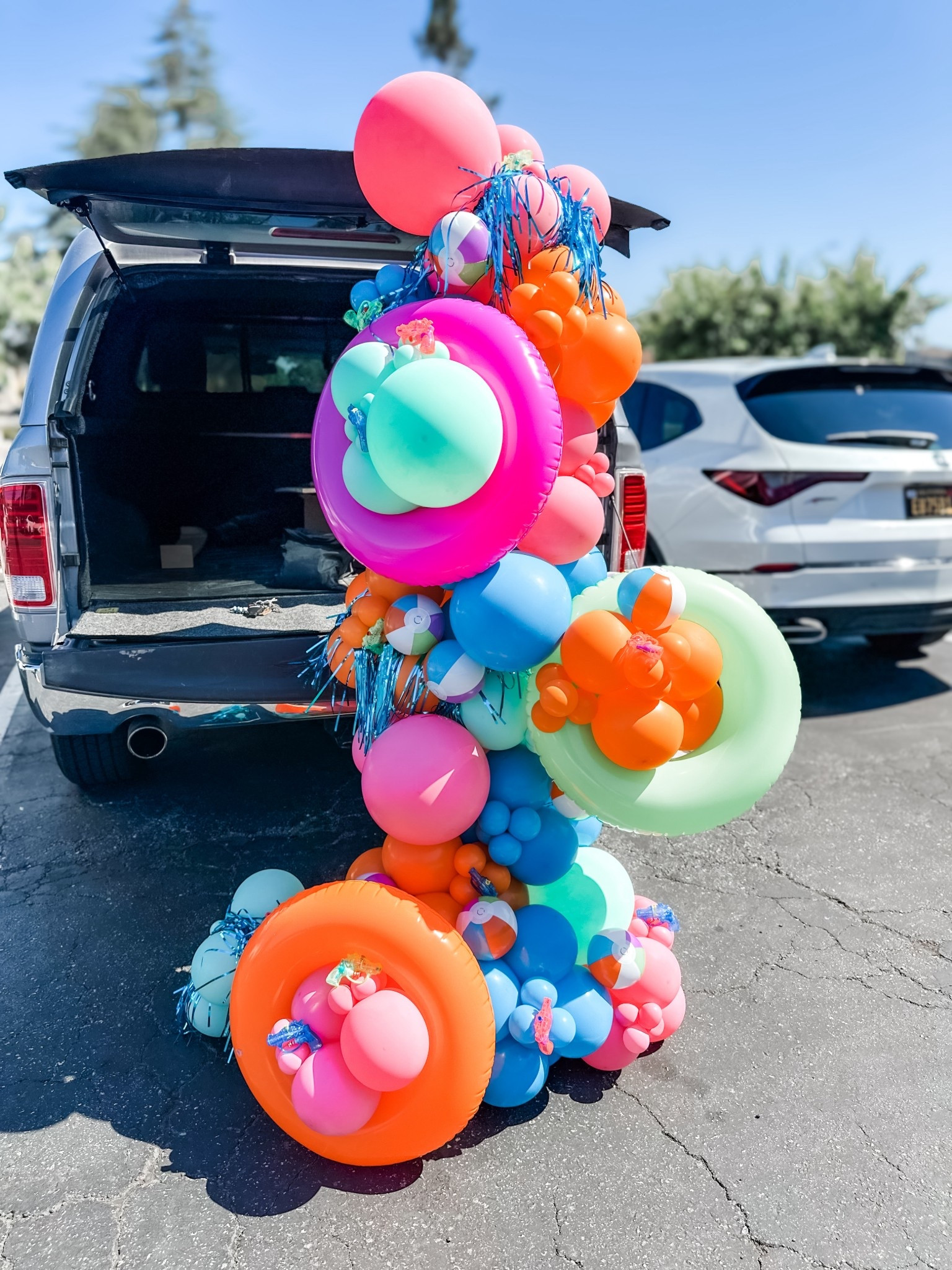 My all time design fave— a freestanding garland! This one was decked out for all the pool party vibes! Water guns, floaties, beach balls and some blue tinsel fringe! 

#LTKParties