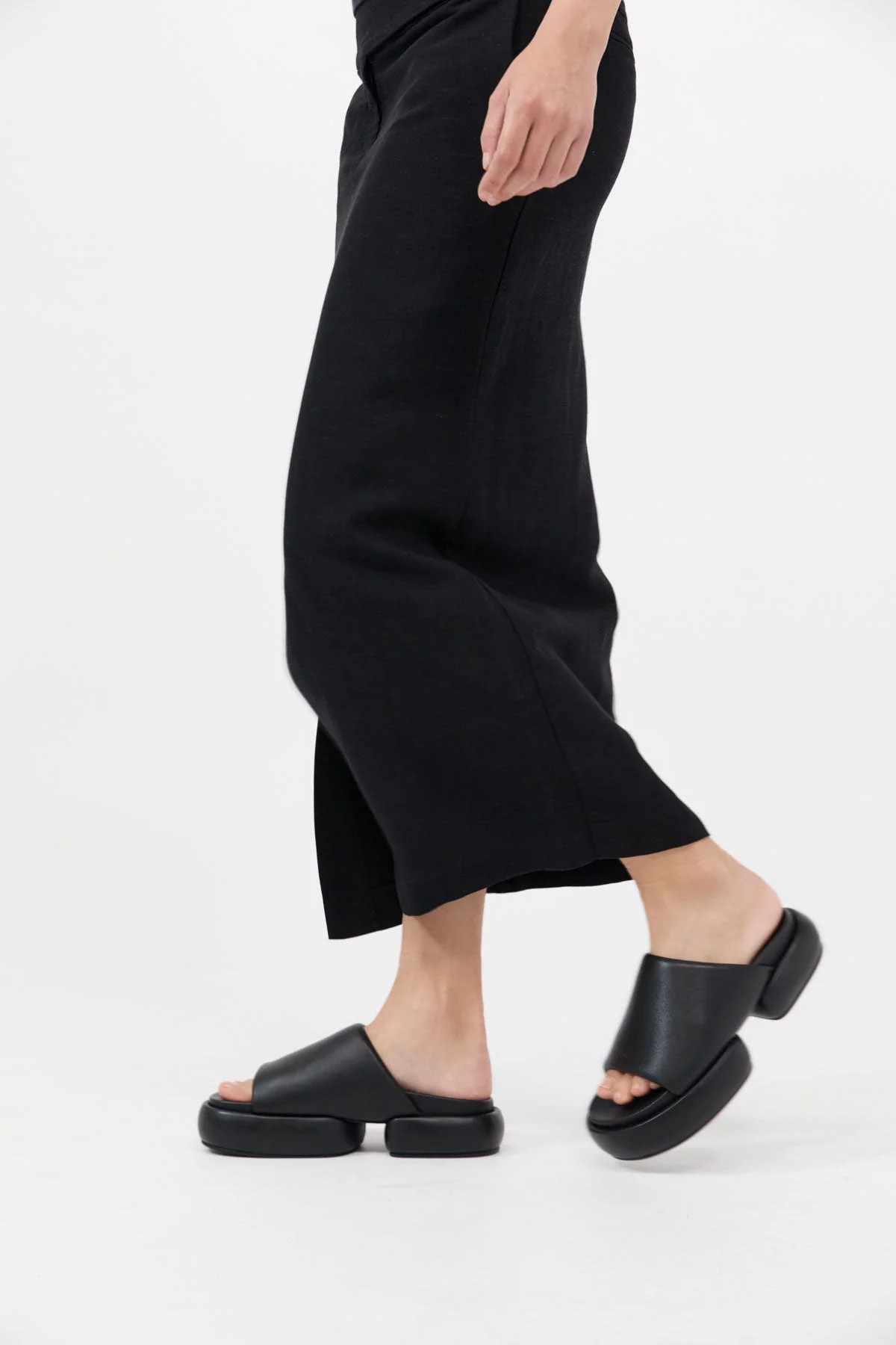 Minimal Pillow Slides - Black | St. Agni (US, UK, EU)