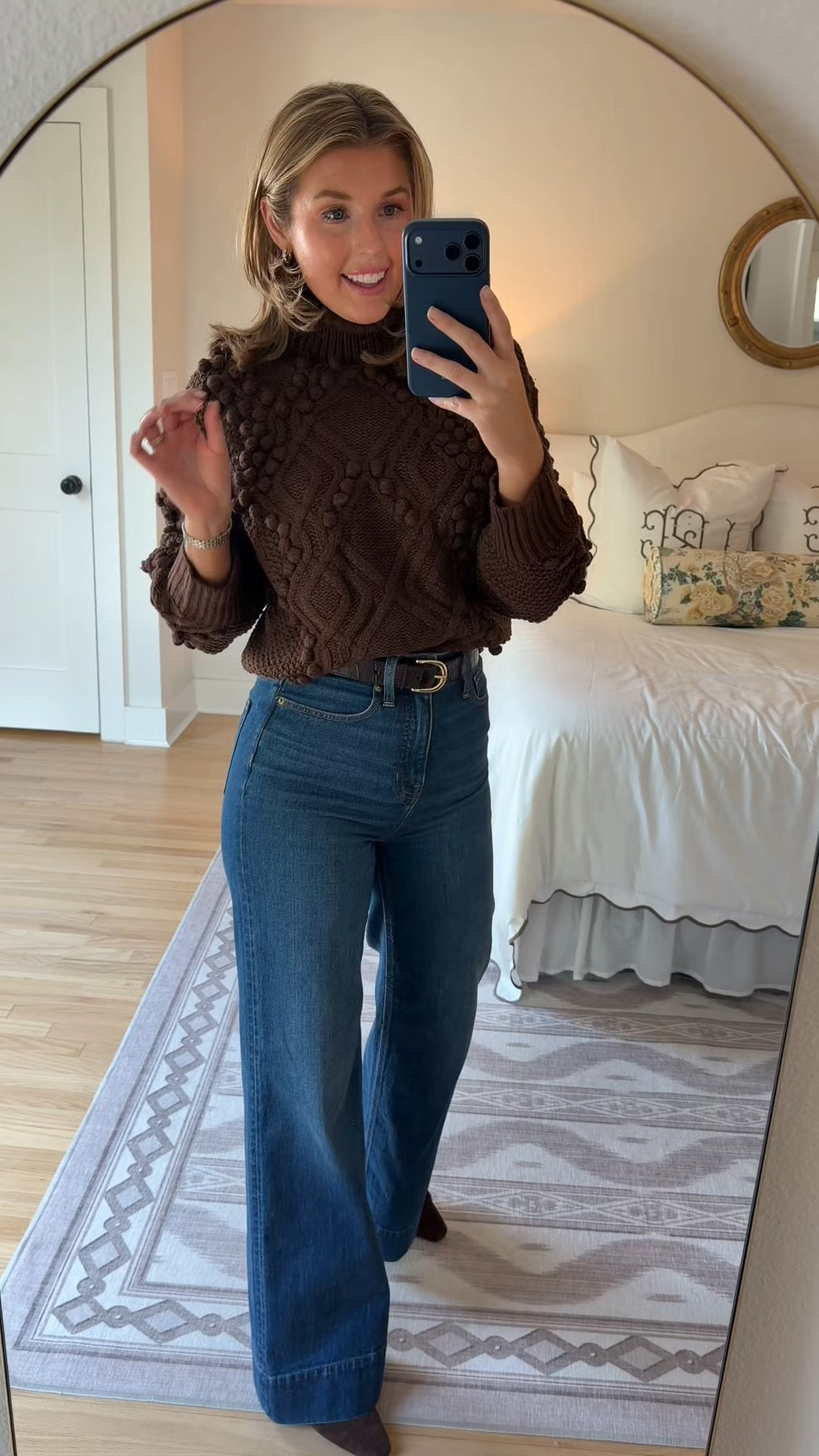 Fall outfit idea! Wearing an XS in sweater and 25 / reg in jeansb