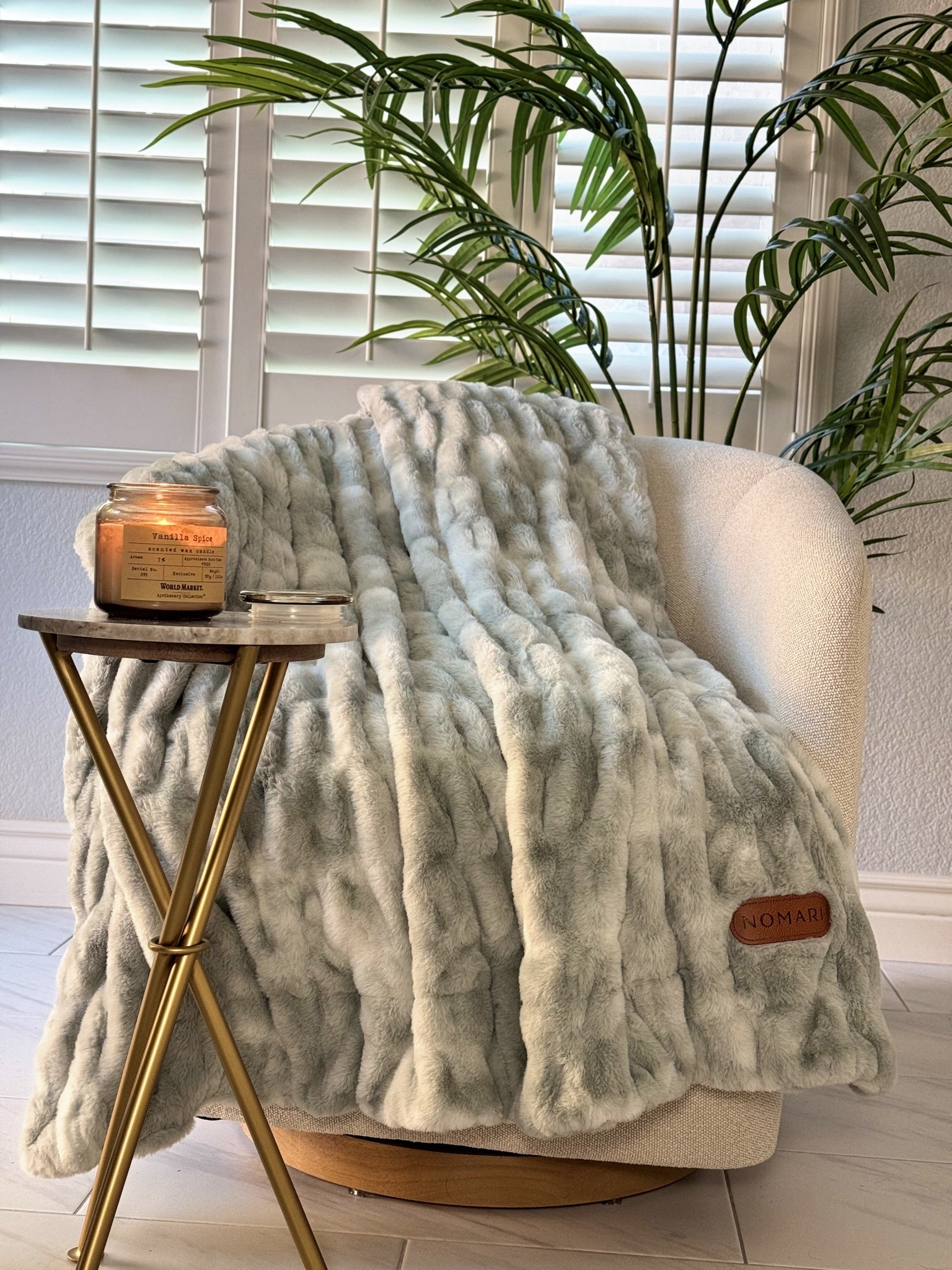 One of my favorite cozy home finds lately 🤍
This Nomari luxury throw blanket is unbelievably soft and adds instant warmth and texture to any living room, bedroom, or reading nook.

I’ve linked it in my LTK Shop along with other neutral home decor, cozy living room essentials, and luxury home textiles. It’s perfect for slow mornings, relaxing nights, and creating a calm, inviting space.

Shop it directly through my LTK profile ✨

#ad #liketkit @shop.ltk
#Nomari #LuxuryThrow  @littlegiraffe #littlegiraffe #CozyHomeDecor #NeutralDecor #LivingRoomInspo #BedroomEssentials #HomeWellness #SoftTextures #QuietLuxury #valentinedaydecor


#LTKSaleAlert #LTKHome #LTKselfcare