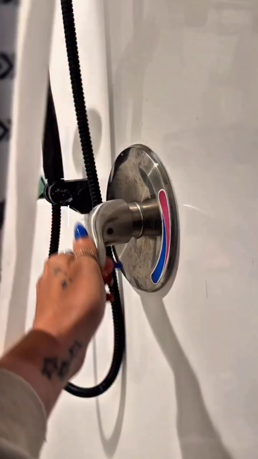 One-row extension wash day is a whole vibe… quick, easy, and she always comes back fluffy. 🫶🏻 Keeping it simple for this Maintenance Monday because clean hair = clean mind, right?

#MaintenanceMonday #HairCareRoutine #ExtensionCare #OneRowExtensions #MomLife

hair wash routine, extension care, maintenance monday hair, one row extensions, everyday beauty