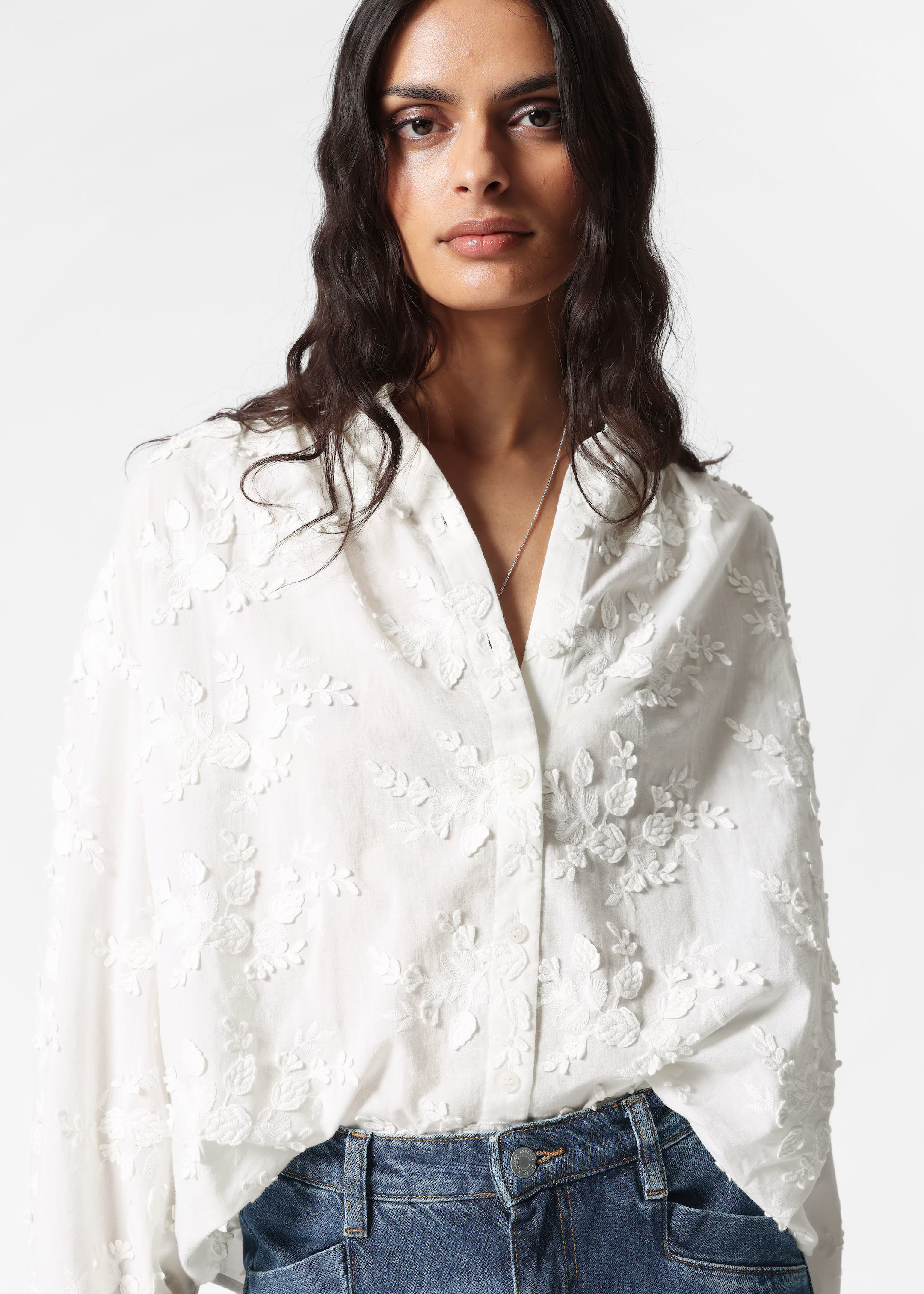 Voluminöse Bluse mit Blumenapplikation - Weiß - & Other Stories DE | & Other Stories EU
