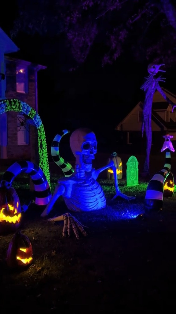 Just smile and wave! Are you team Summerween or do you just suck? 

 #HalloweenInJuly #SpookySeason #HalloweenDecor #HalloweenLover
#Summerween

#LTKSaleAlert #LTKSeasonal #LTKselfcare