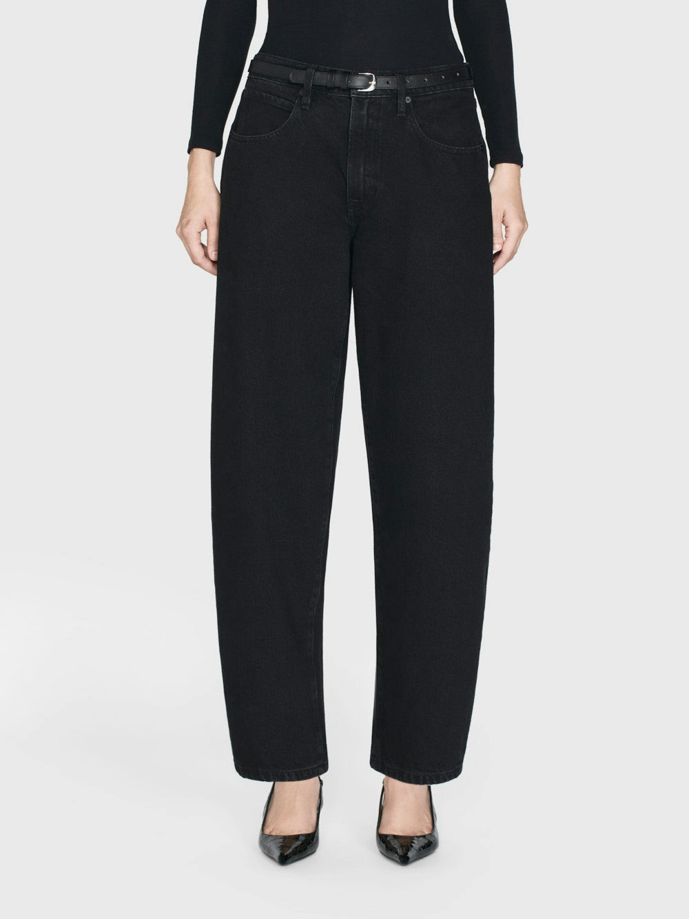 Low Slung Barrel -- Black | Frame Denim