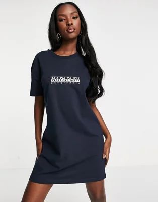 Napapijri – T-Shirt-Kleid in Dunkelblau mit kastenförmigem Logo | ASOS (Global)