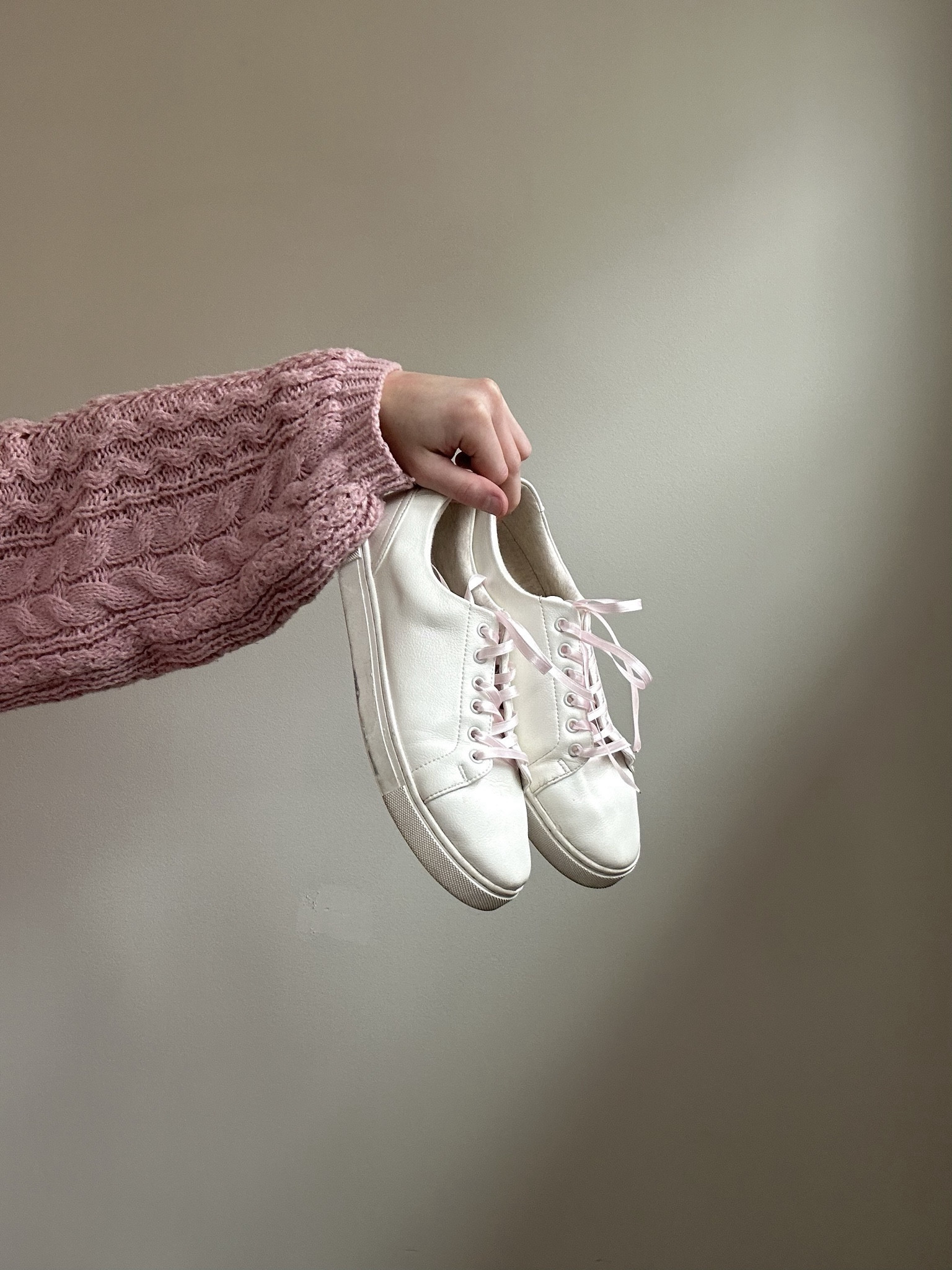 🌷STYLE TIP: swap out your shoelaces for ribbon! ✨

#coquette #girly #ribbon #whiteshoes #sneakers #pink #valentine


#LTKkids #LTKshoecrush #LTKstyletip