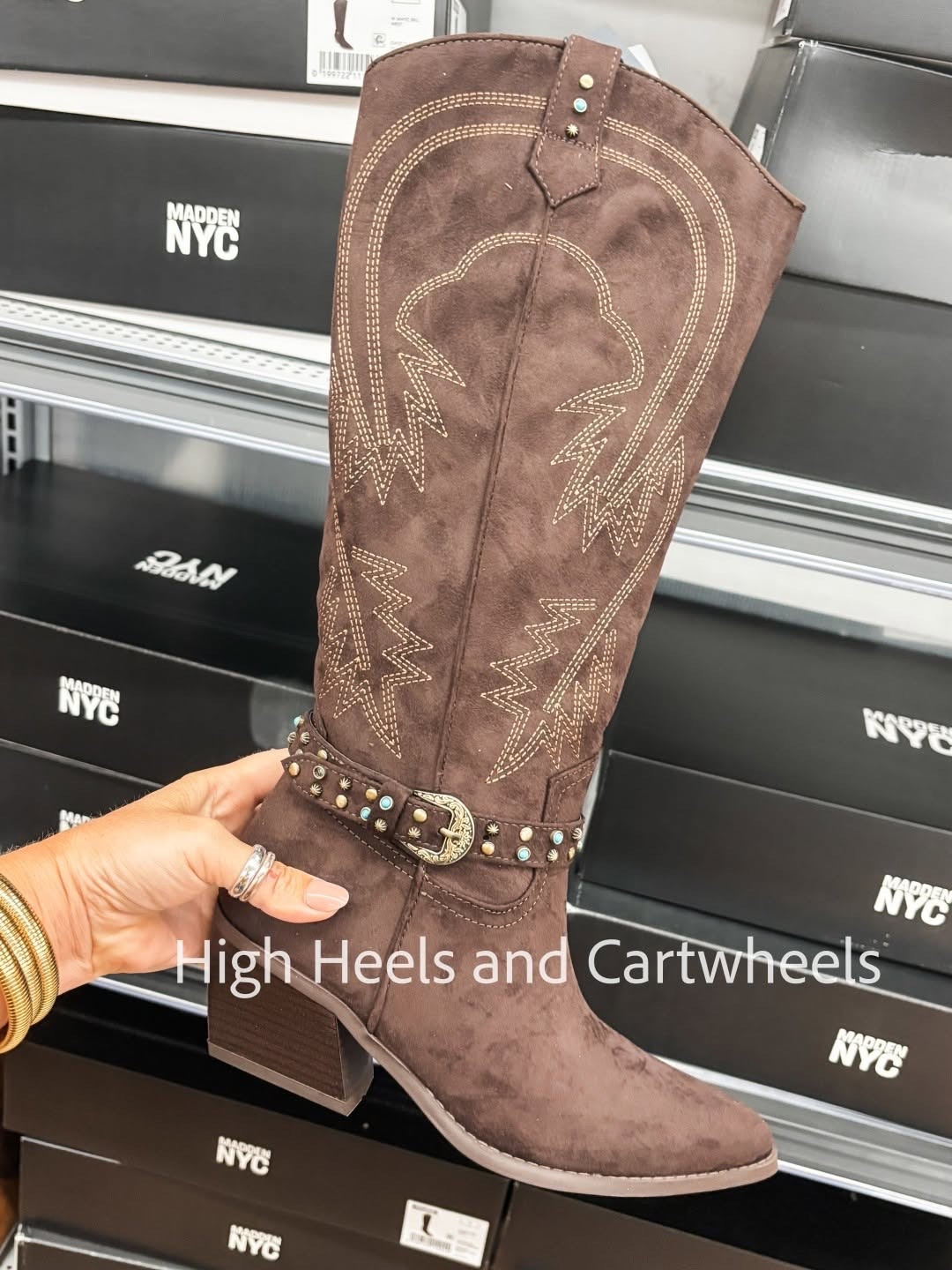 This is your sign to buy a pair of western boots! Love the detailing on these. Perfect for spicing up your outfits, or save for an upcoming concert🤠