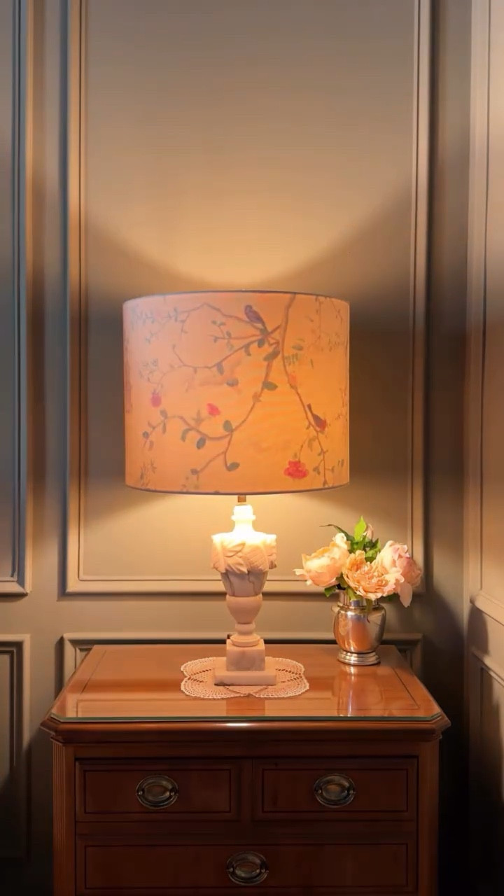 You’d never guess what these lampshades do…

They look like plain white shades during the day, nothing special. But at night? They completely transform.

The second I flip the switch, they turn into this warm, glowing chinoiserie moment that makes the whole room feel cozy and a little bit magical.

It’s one of those small details that makes your home feel designed, not decorated. And the best part? They’re made by a small business in UK 🤍



Save this if you love a good before & after moment.

#shopsmall #interiordesign #lampshade #smallbusiness

#LTKHome