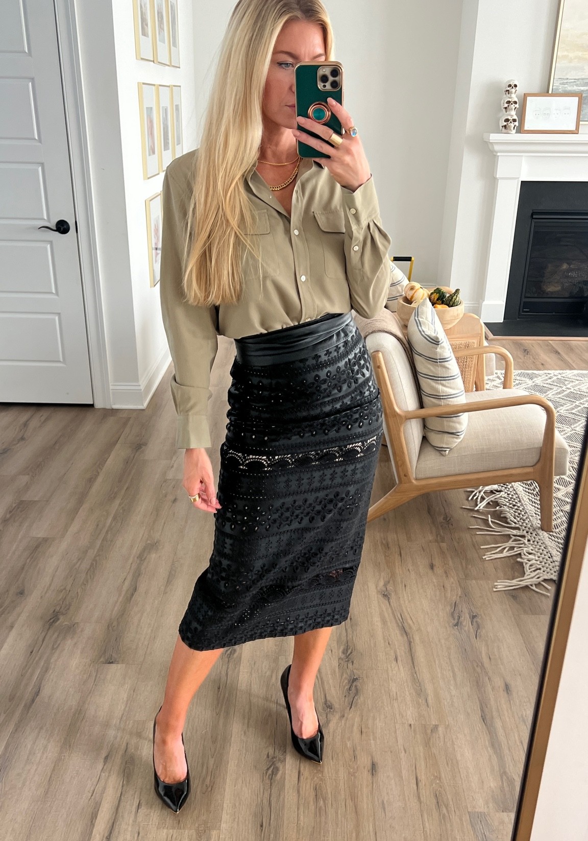 Black pencil skirt dressy look 

#LTKstyletip #LTKSeasonal