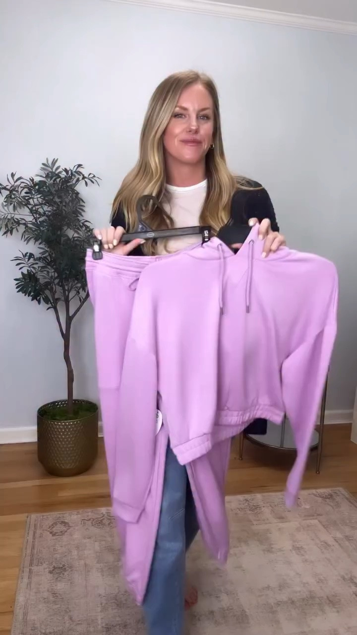 If you’ve been waiting for the perfect comfy set, this is your sign 👏 just comment WALMART and I’ll send you the links! 

This scuba knit sweatshirt + sweatpants set is buttery soft, and the sweatshirt is now on sale for just $18! 🤯 Whether you’re running errands, heading to practice, or lounging at home, this set is the definition of comfy and cute.

🏃‍♀️ Mom life approved
✨ Soft scuba knit fabric

#WalmartFashion #AffordableFashion #ComfyStyle #ScubaKnit #MatchingSet MomStyle CasualOutfits WalmartFinds BudgetFriendlyFashion EverydayStyle