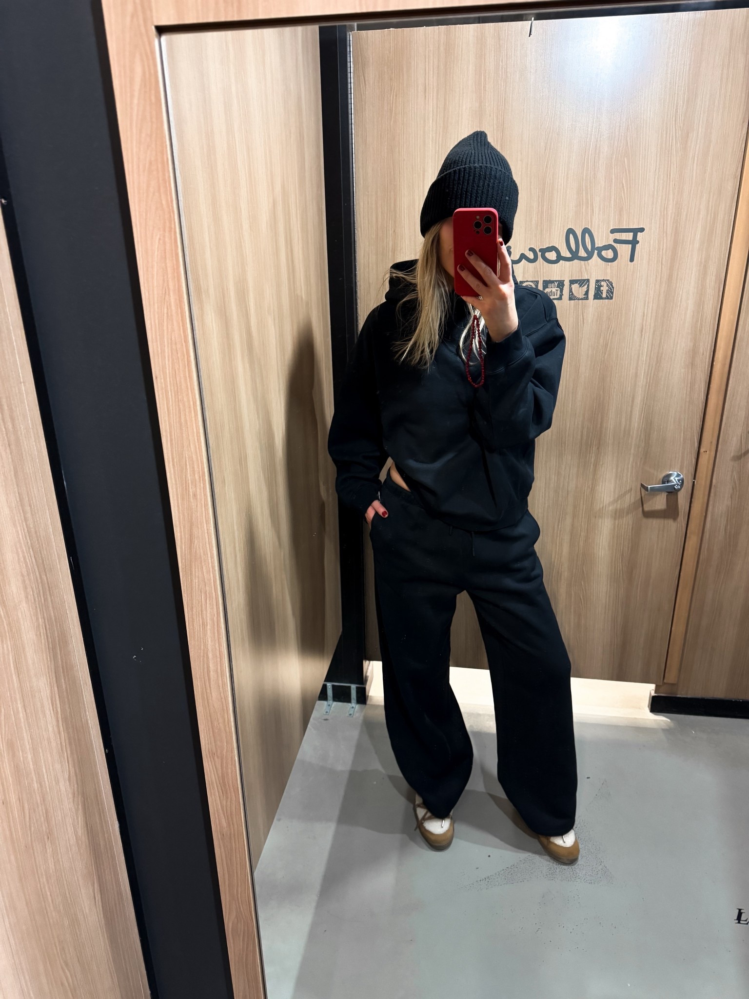 Wowwwwww
Impressed w this set. Fabric comp is 🤌🏼

Medium hoodie
Large in pants (could do medium but wanted extra baggy) — I’m
5’11 and they hit the floorr



#LTKmomlife #LTKTravel #LTKTall